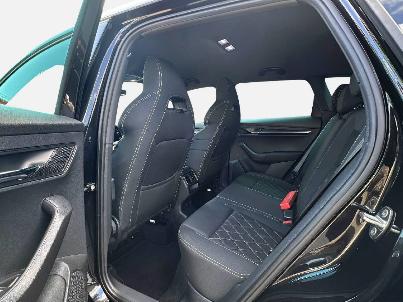SKODA Karoq 2.0 TSI SportLine DSG 4x4-image-12