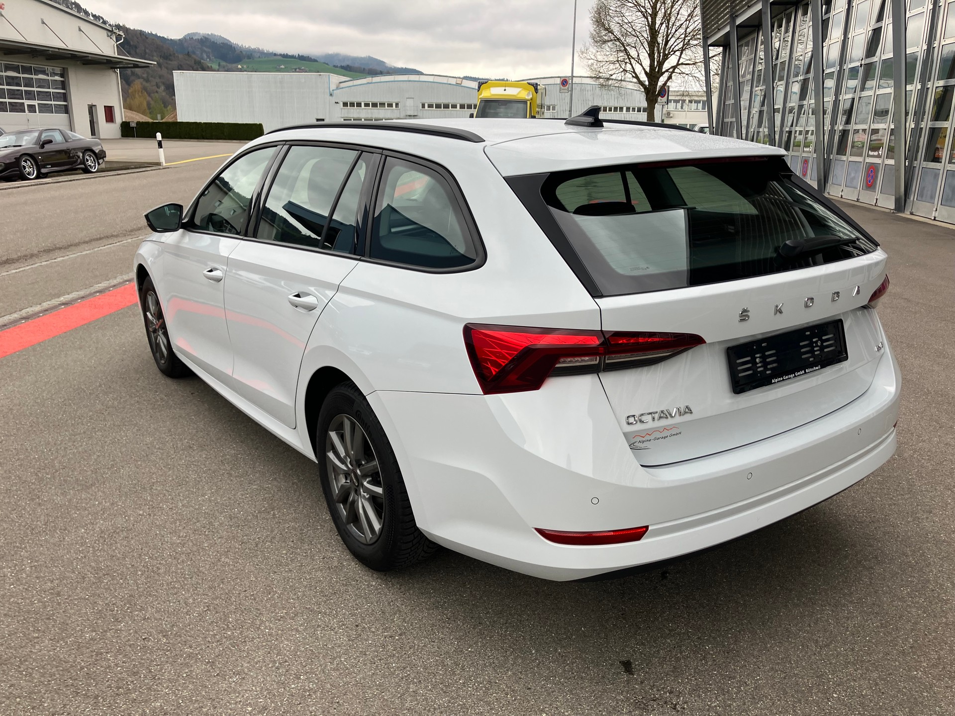 SKODA Octavia Combi 2.0 TDI DSG Ambition 4x4-image-2