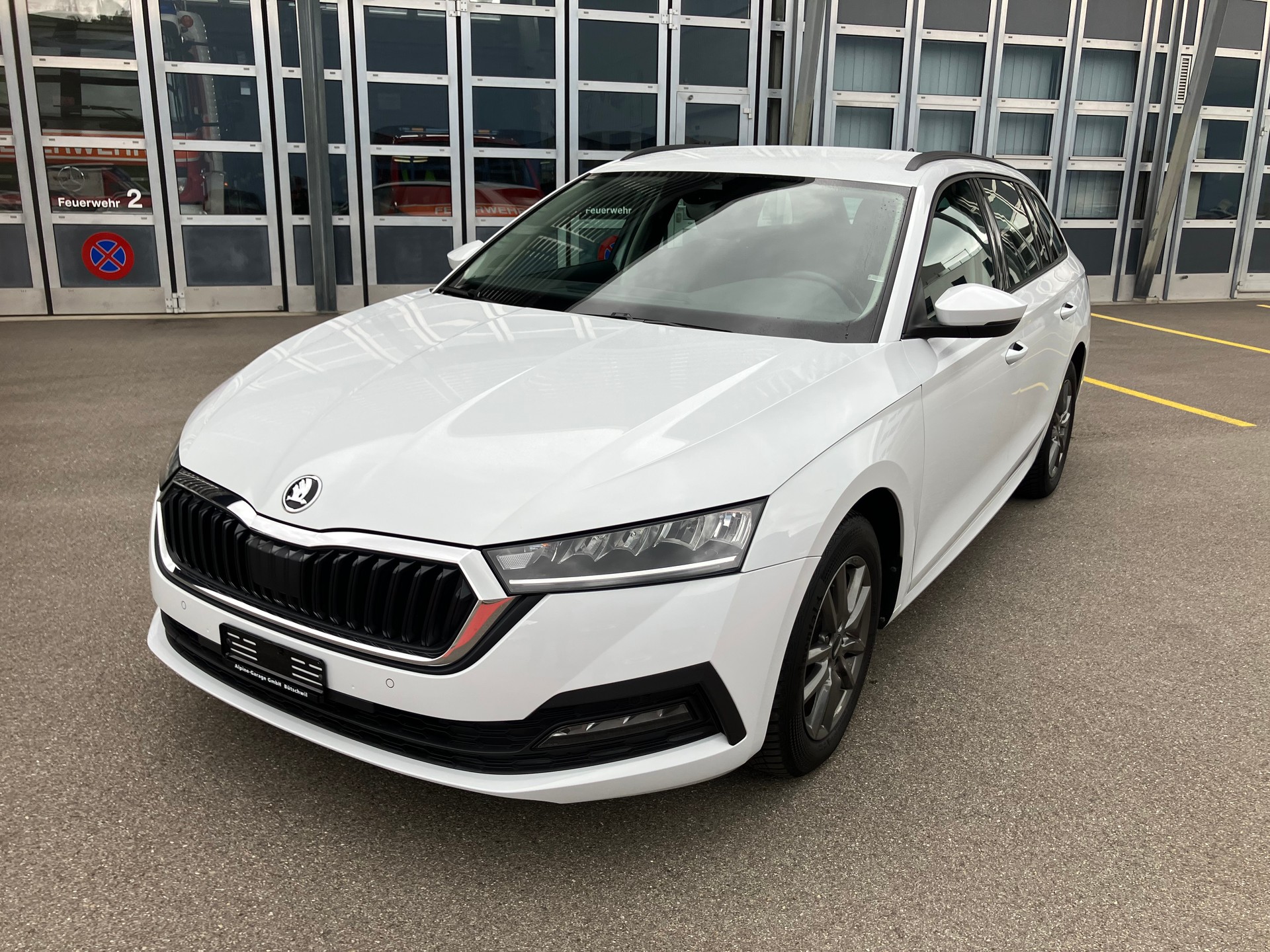 SKODA Octavia Combi 2.0 TDI DSG Ambition 4x4-image-0