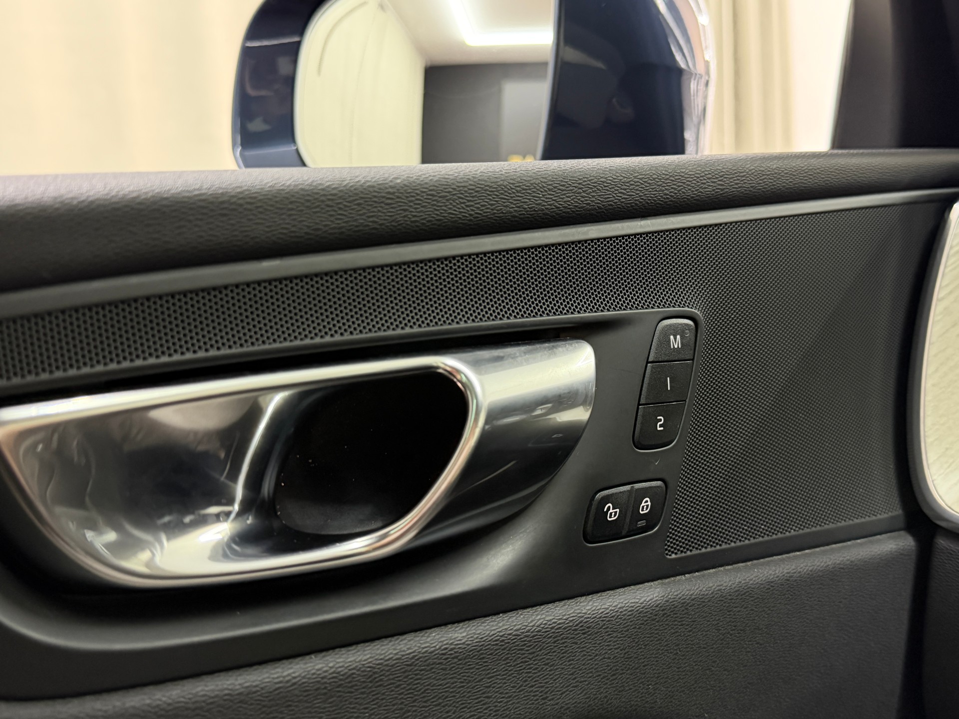VOLVO XC60 B5 Benzin Mild Hybrid AWD Inscription Geartronic-image-16