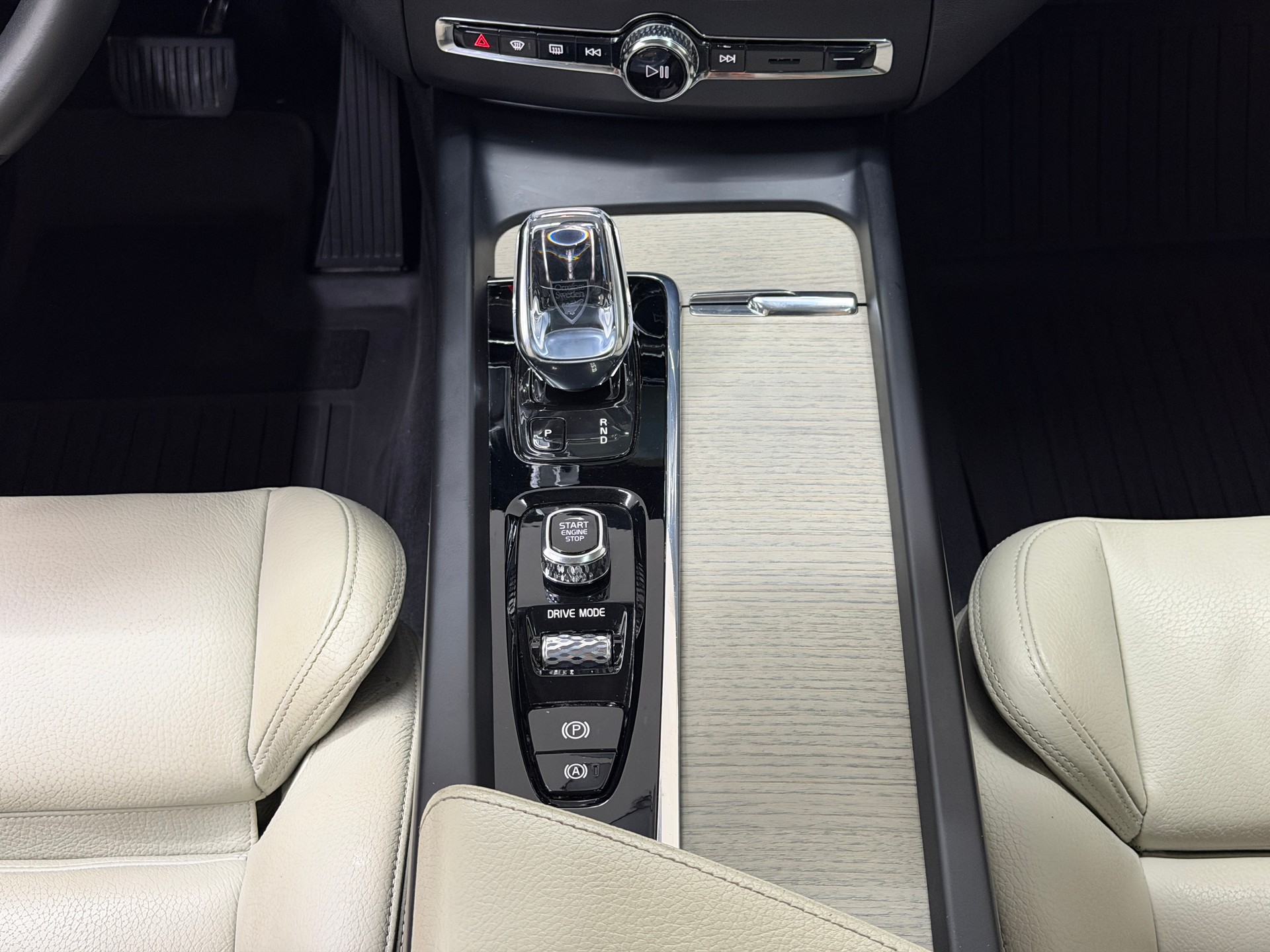 VOLVO XC60 B5 Benzin Mild Hybrid AWD Inscription Geartronic-image-14