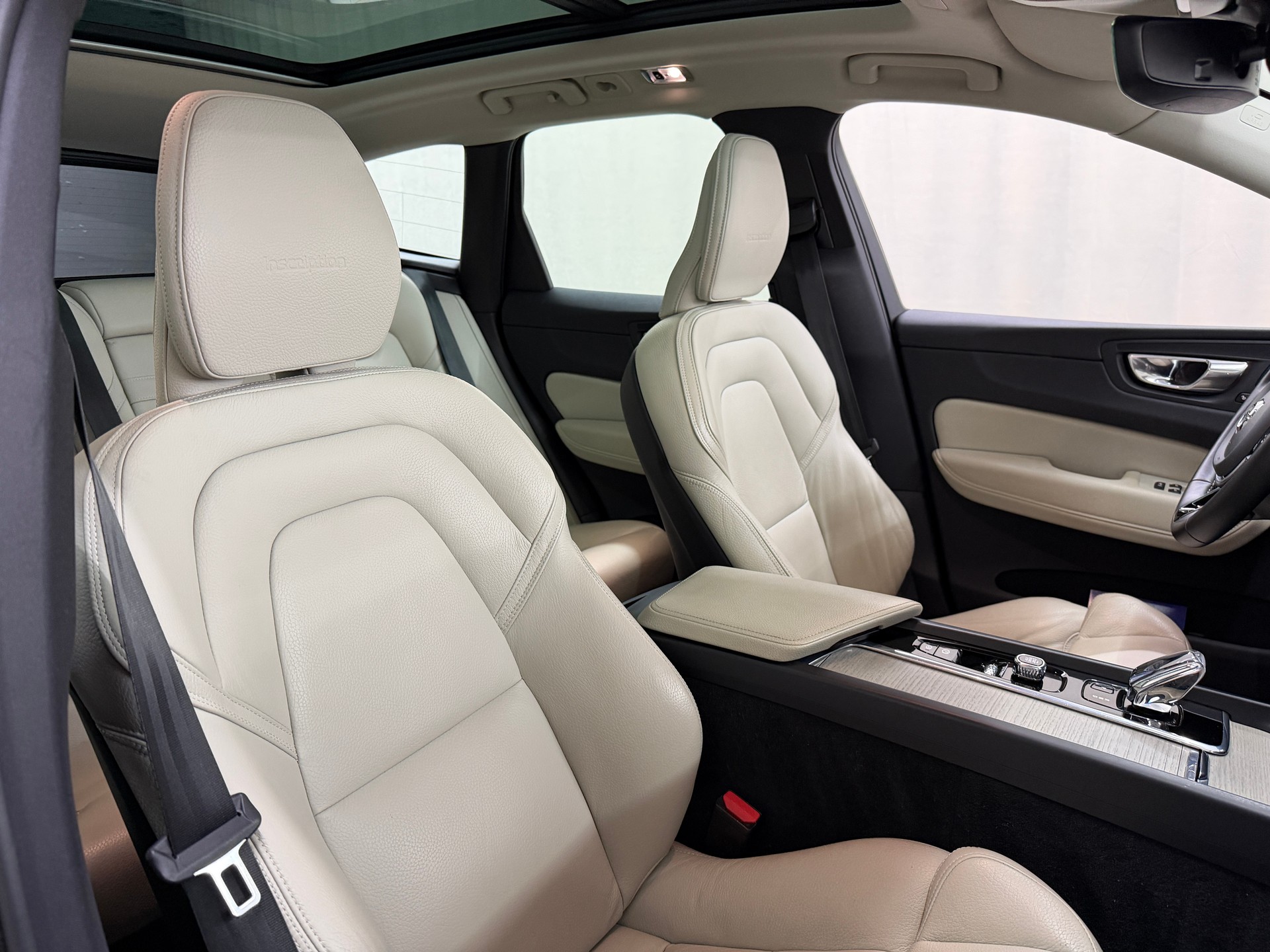 VOLVO XC60 B5 Benzin Mild Hybrid AWD Inscription Geartronic-image-8