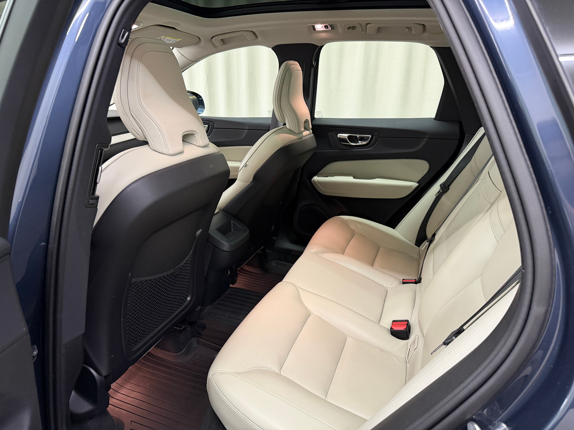 VOLVO XC60 B5 Benzin Mild Hybrid AWD Inscription Geartronic-image-9