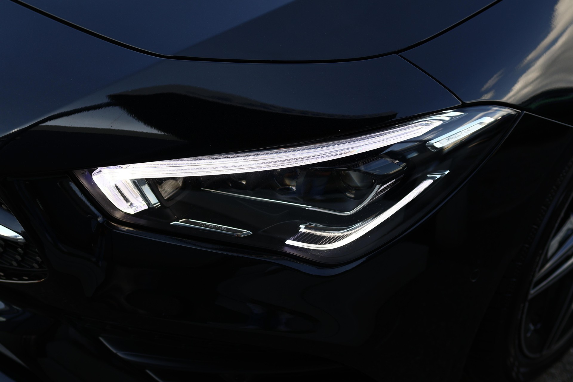 MERCEDES-BENZ CLA 250 AMG Line 4matic Shooting Brake-showroom-element-1