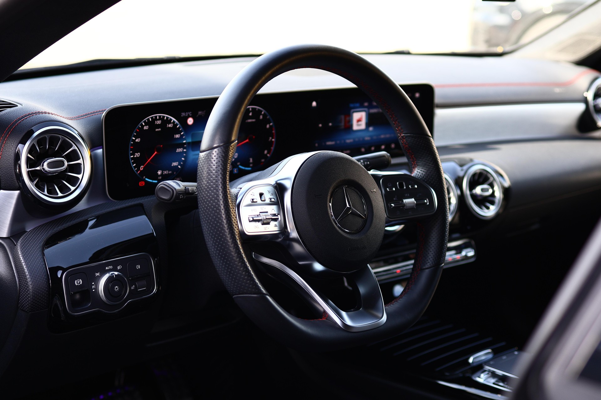 MERCEDES-BENZ CLA 250 AMG Line 4matic Shooting Brake-image-13