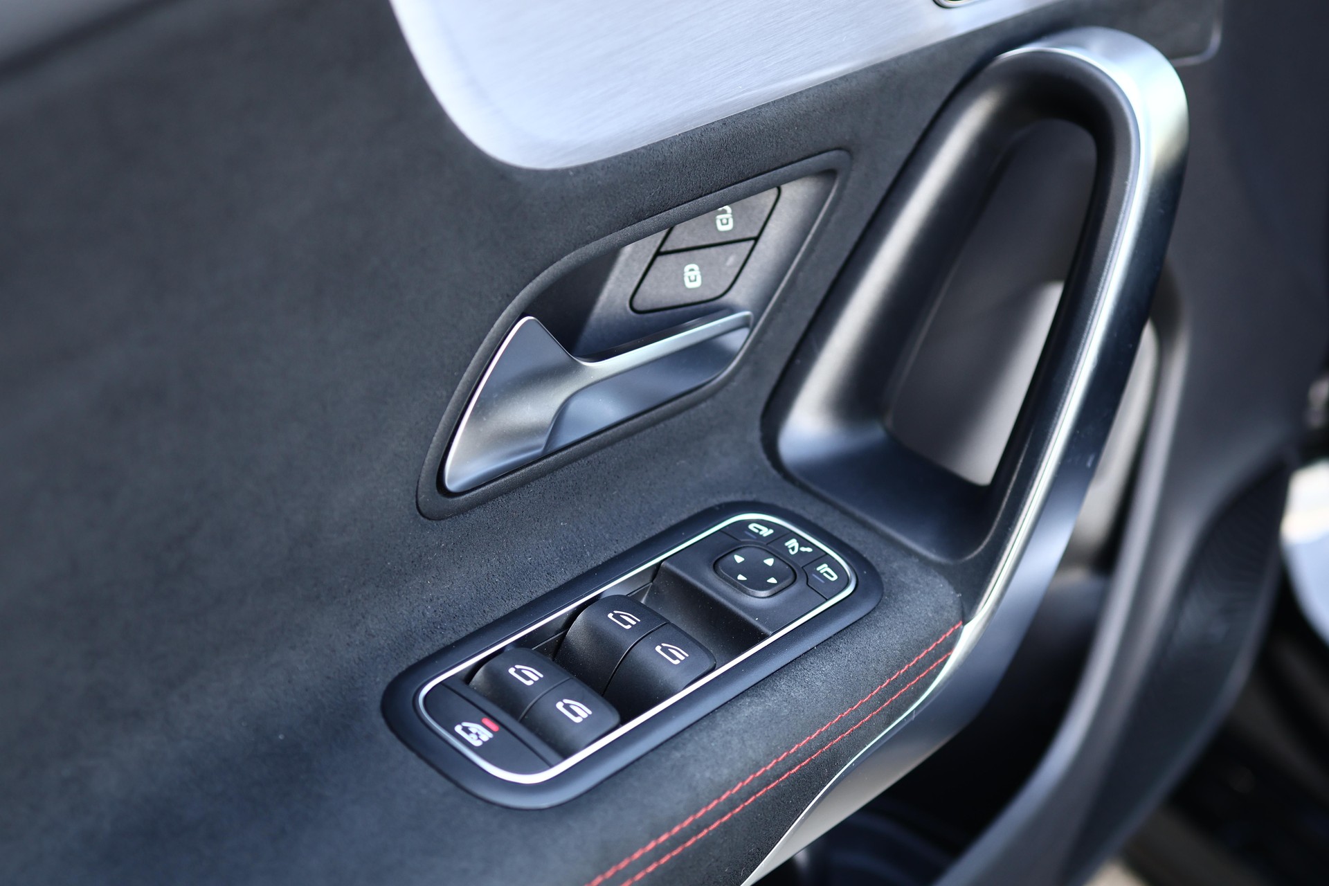MERCEDES-BENZ CLA 250 AMG Line 4matic Shooting Brake-image-25
