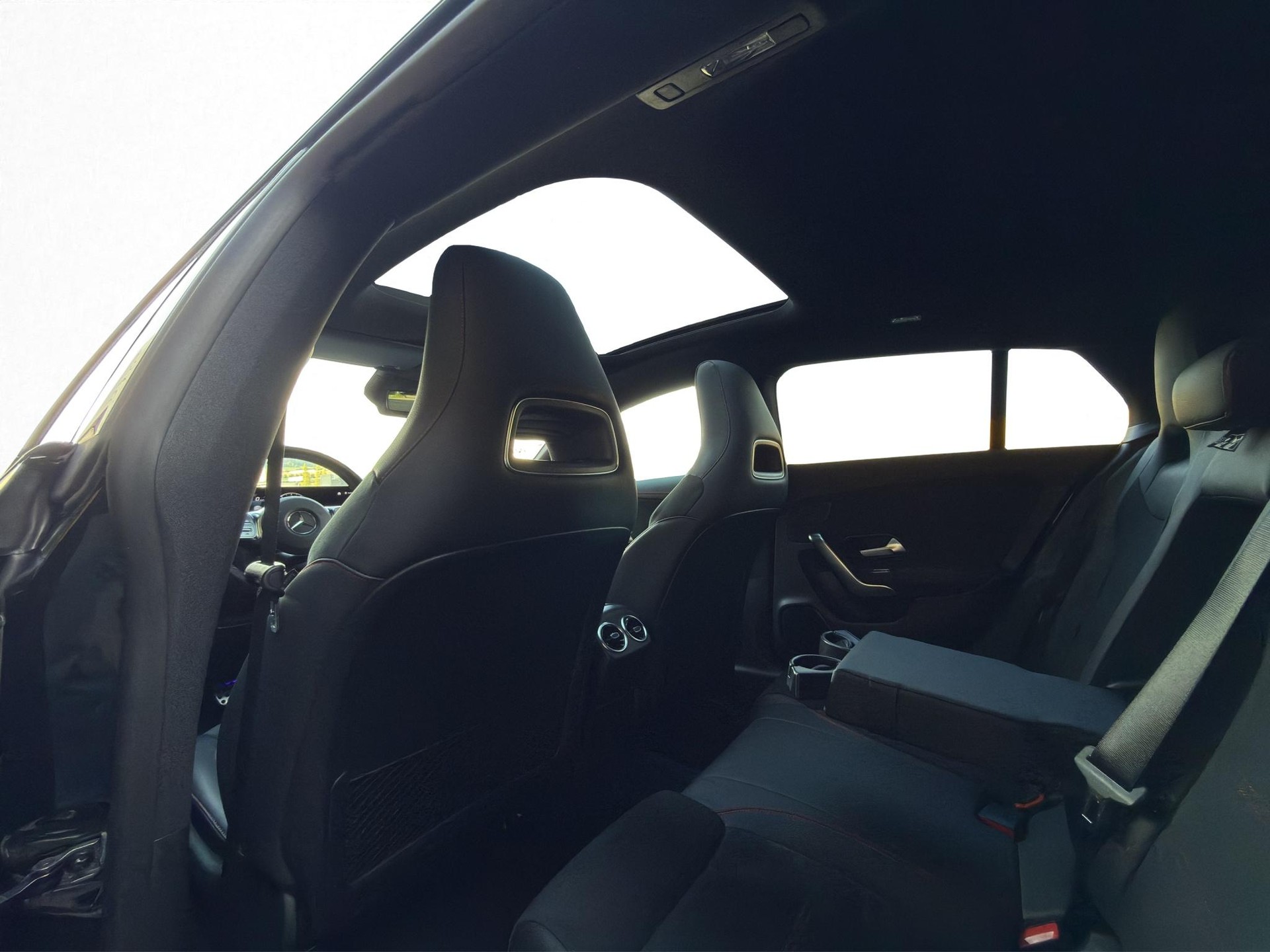 MERCEDES-BENZ CLA 250 AMG Line 4matic Shooting Brake-image-31