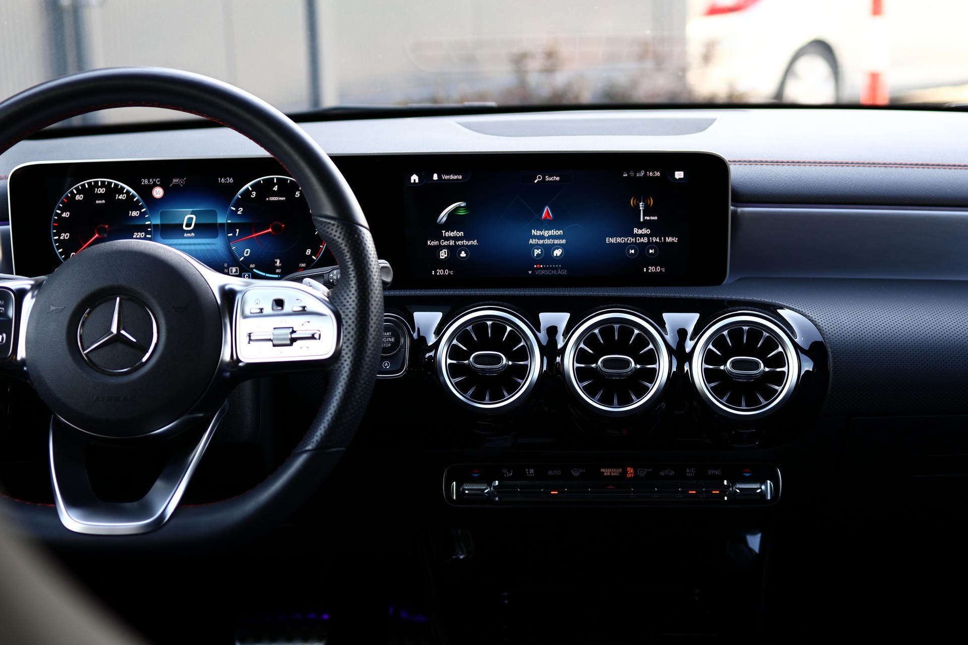 MERCEDES-BENZ CLA 250 AMG Line 4matic Shooting Brake-image-16