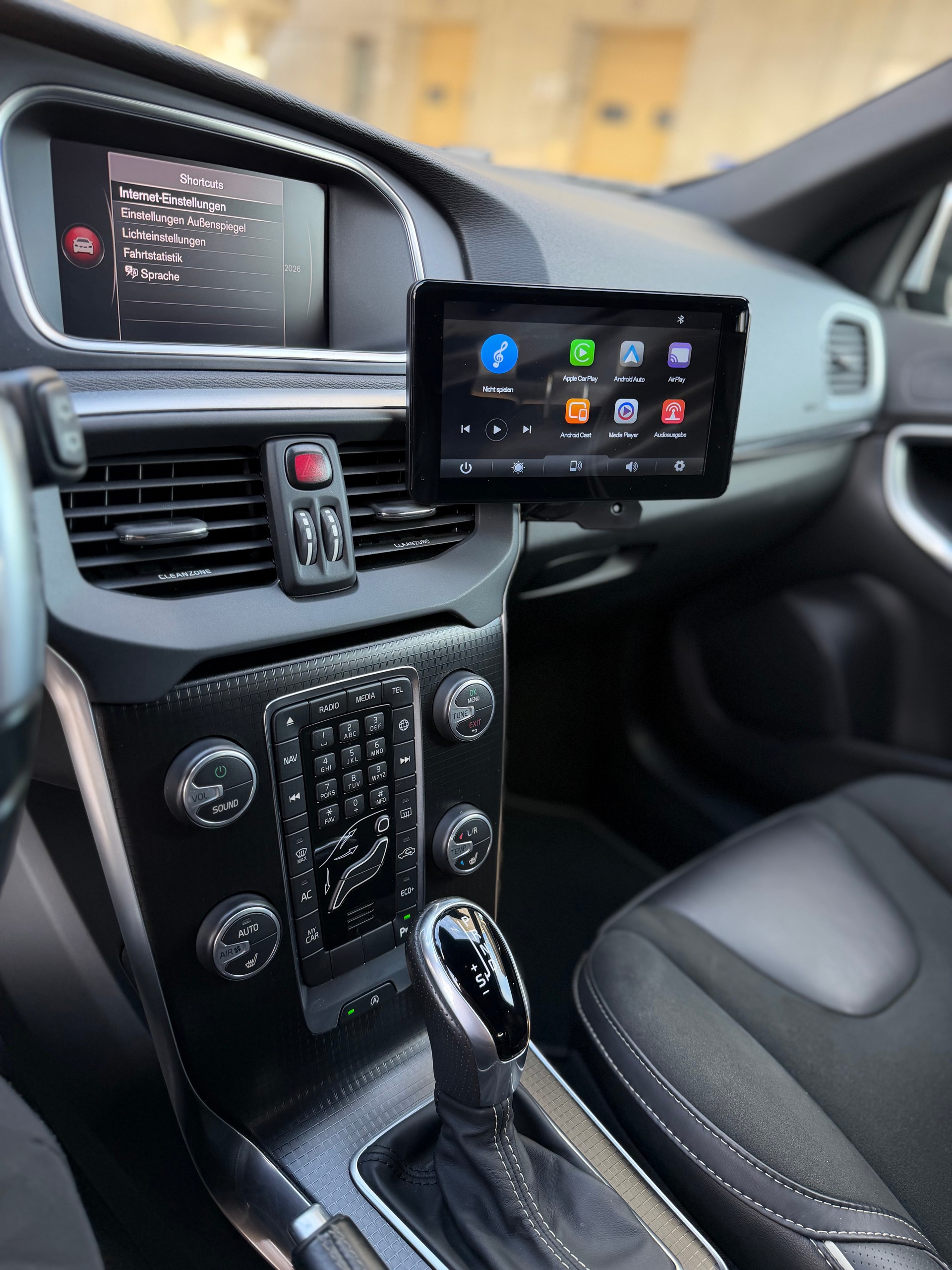 VOLVO V40 D2 Momentum R-Design Geartronic-image-11