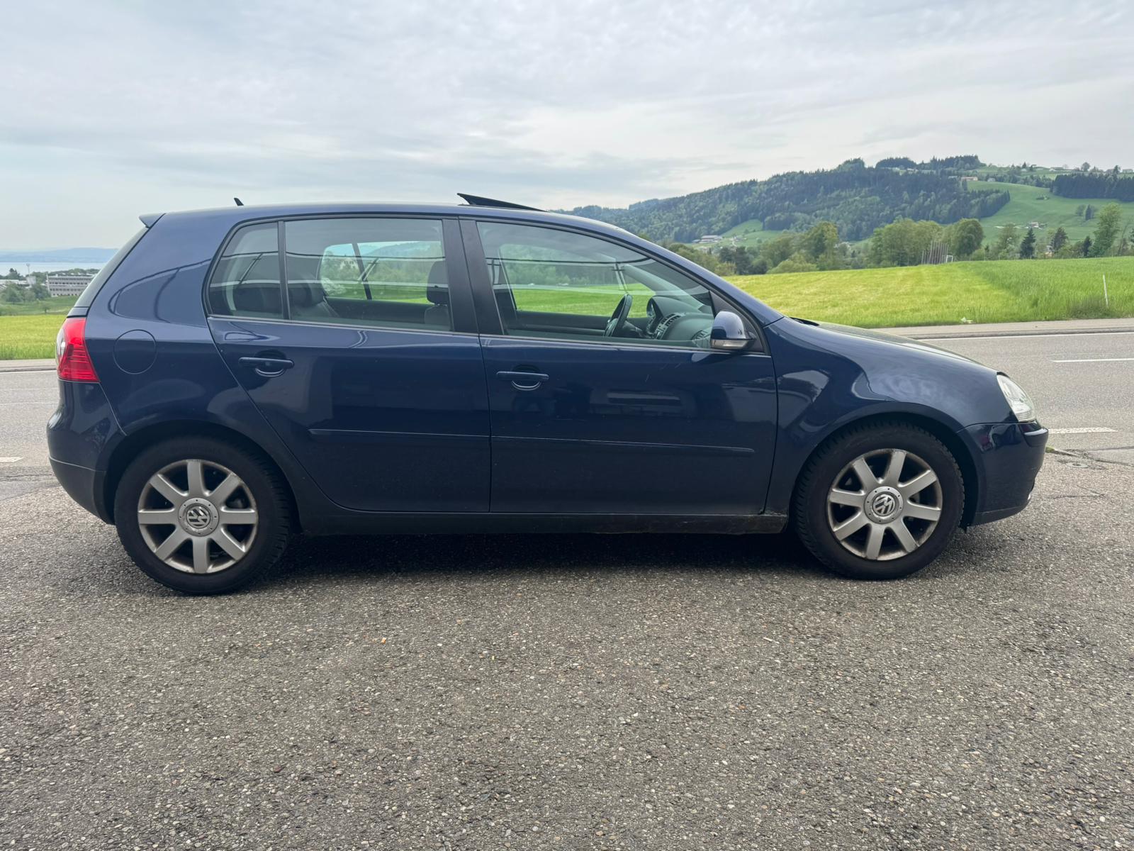VW Touran 2.0 TDI Trendline-image-7
