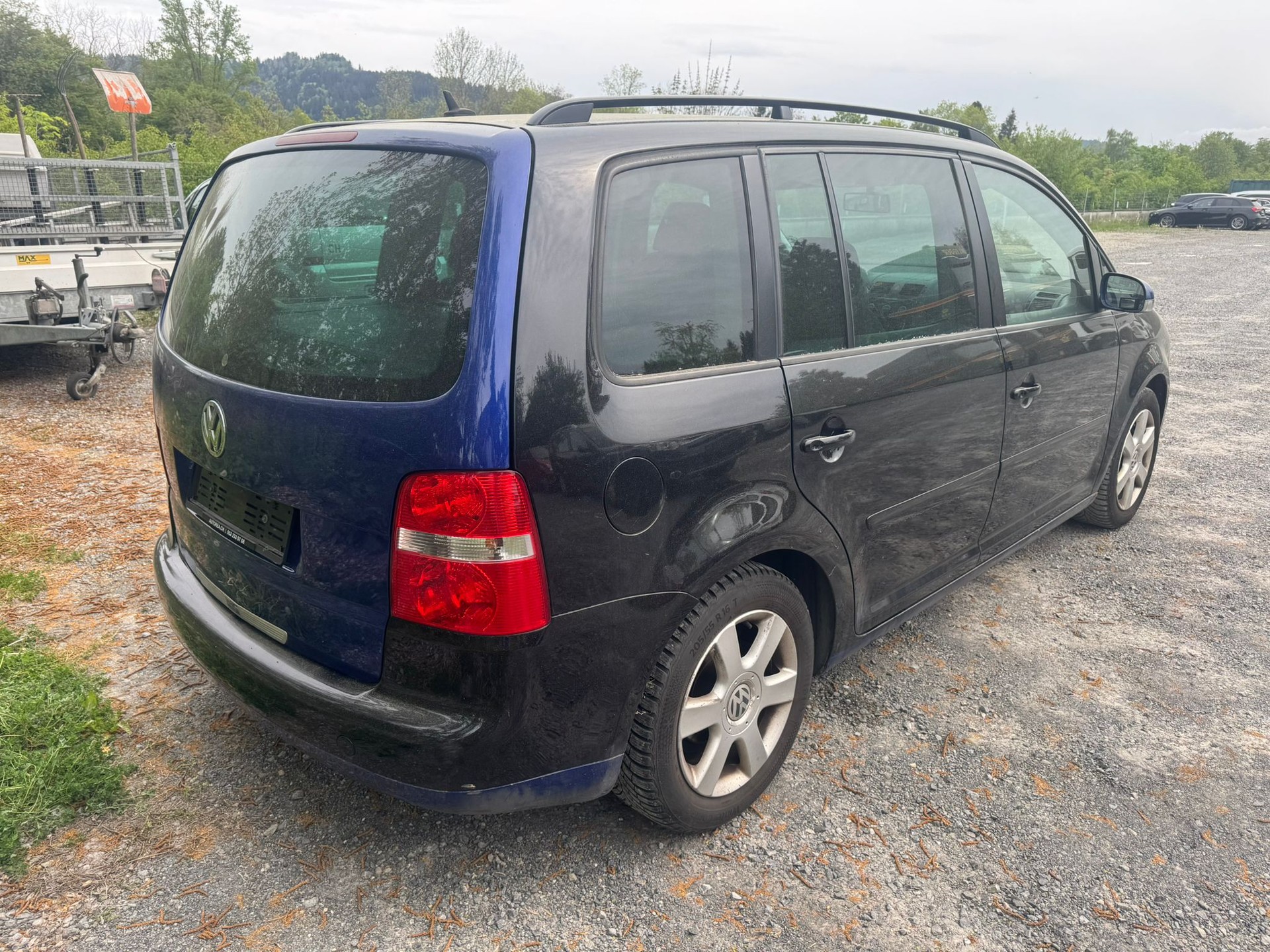 VW Touran 2.0 TDI Trendline-image-6
