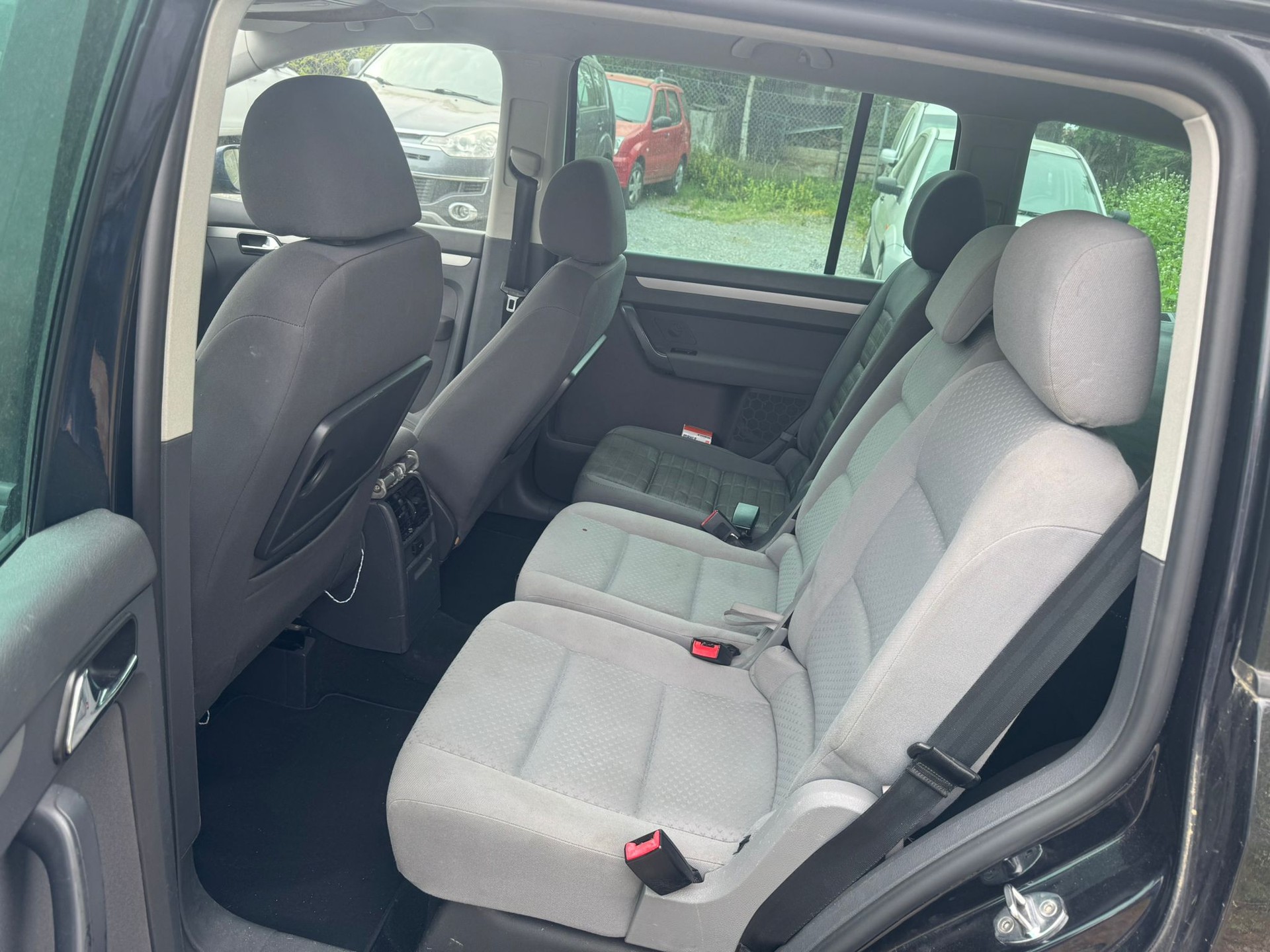 VW Touran 2.0 TDI Trendline-image-11