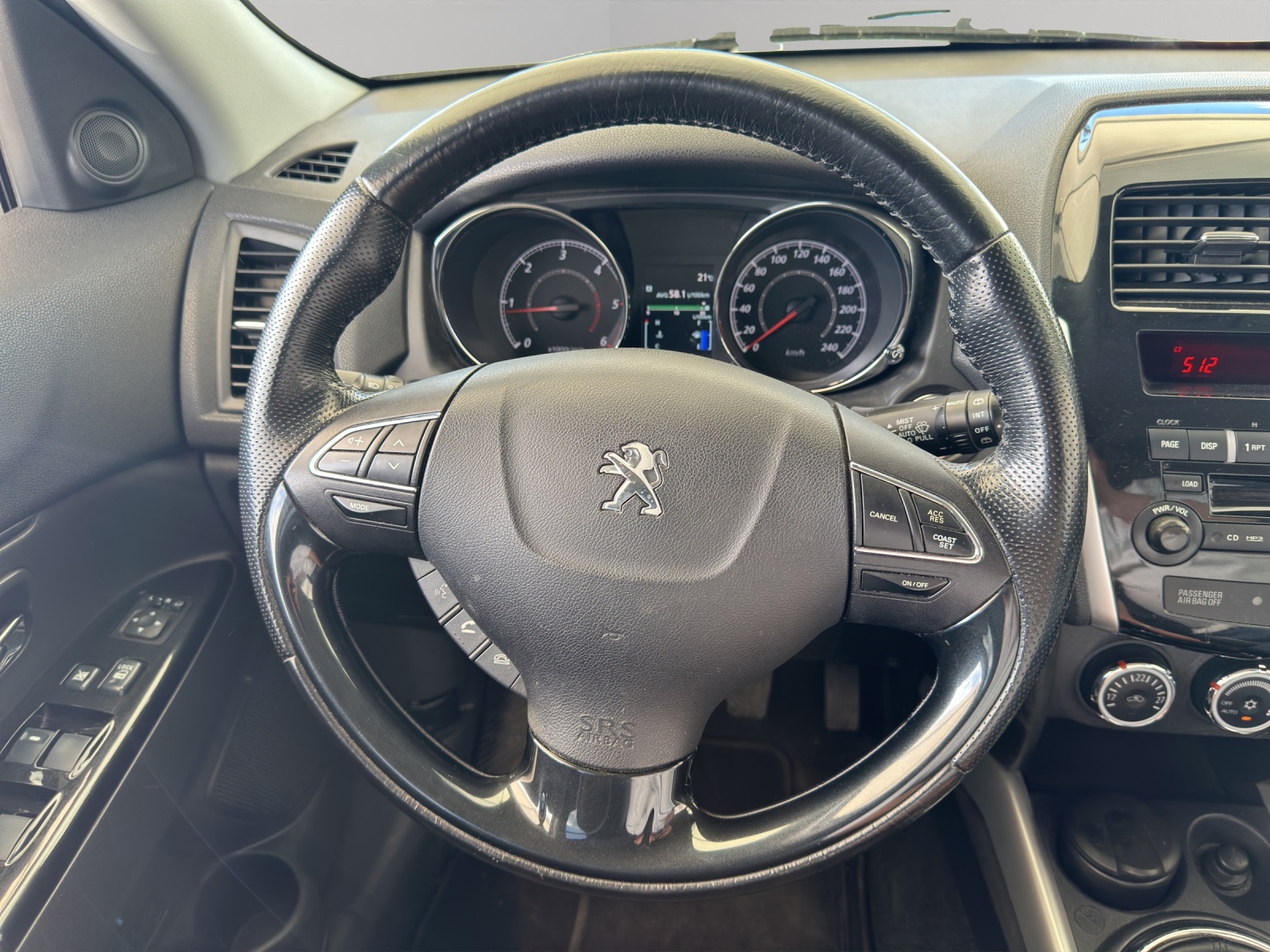 PEUGEOT 4008 1.6 HDi Allure 4WD-image-16