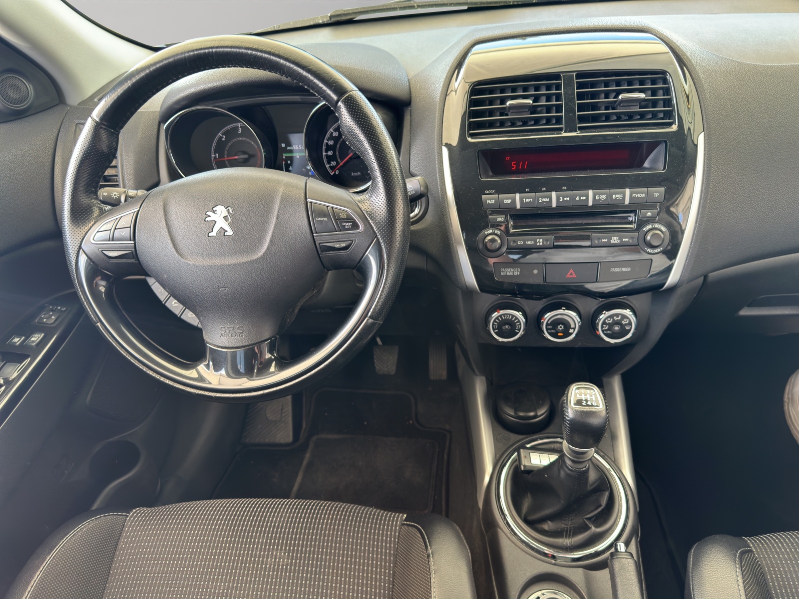PEUGEOT 4008 1.6 HDi Allure 4WD-image-12