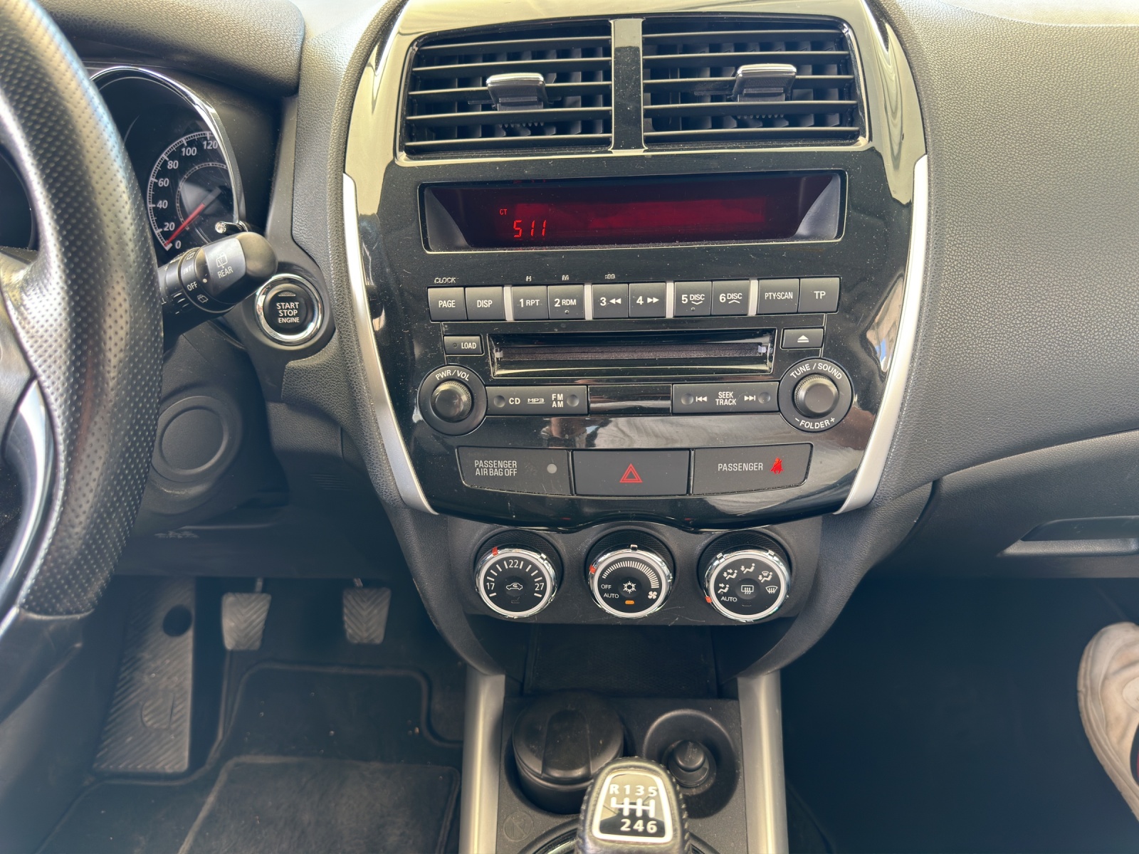 PEUGEOT 4008 1.6 HDi Allure 4WD-image-11