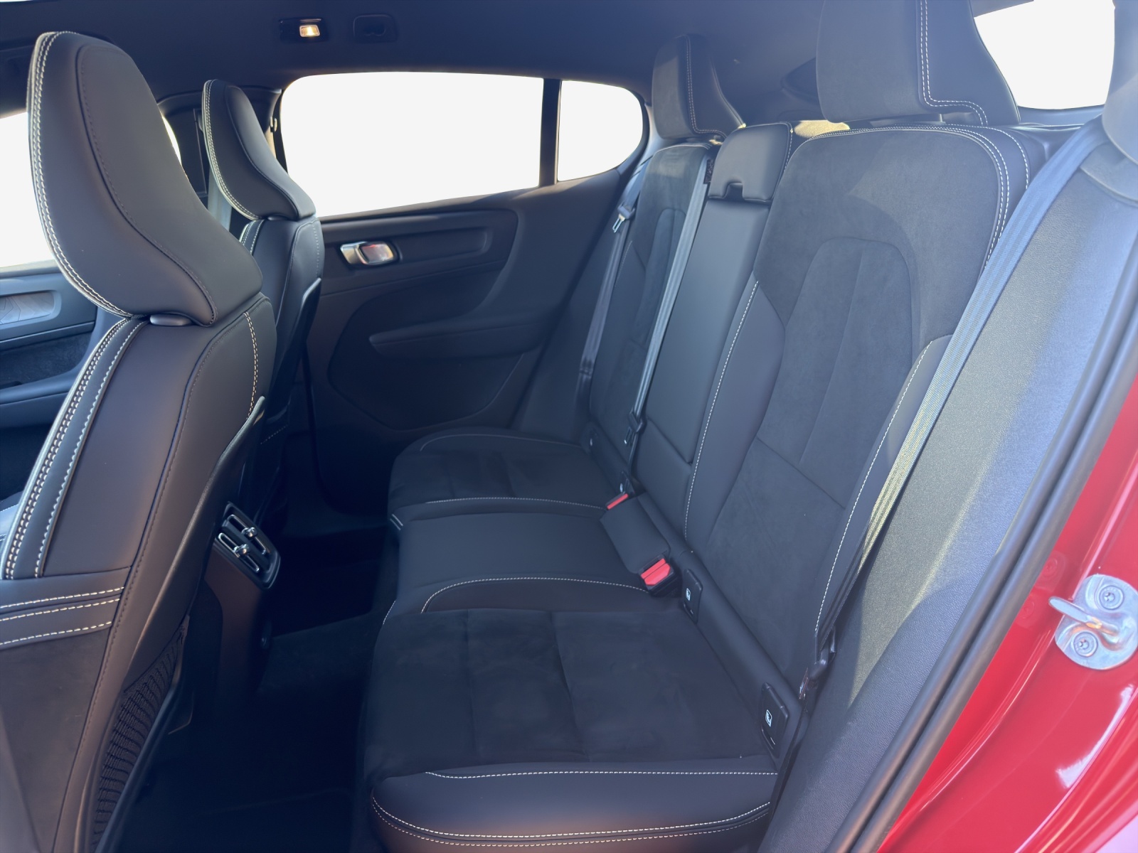 VOLVO C40 Recharge P8 Twin AWD Pure Electric Ultimate-image-12