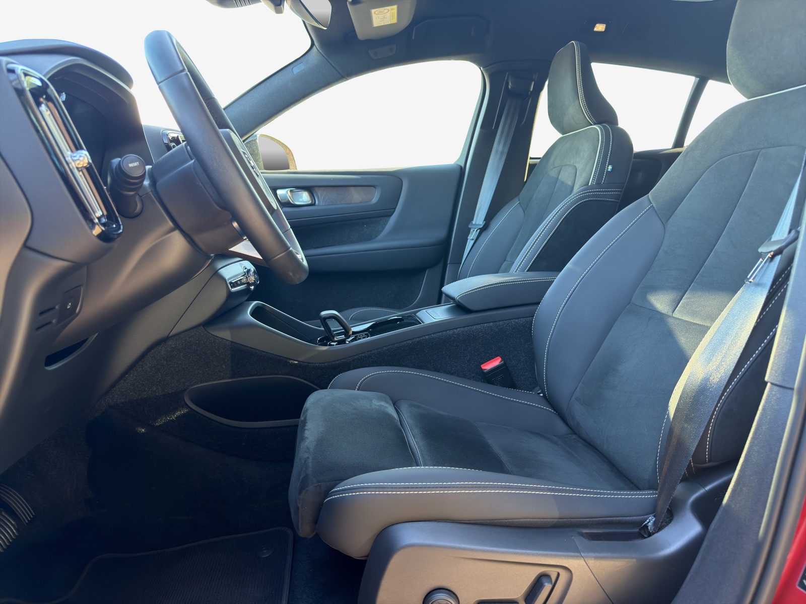 VOLVO C40 Recharge P8 Twin AWD Pure Electric Ultimate-image-8