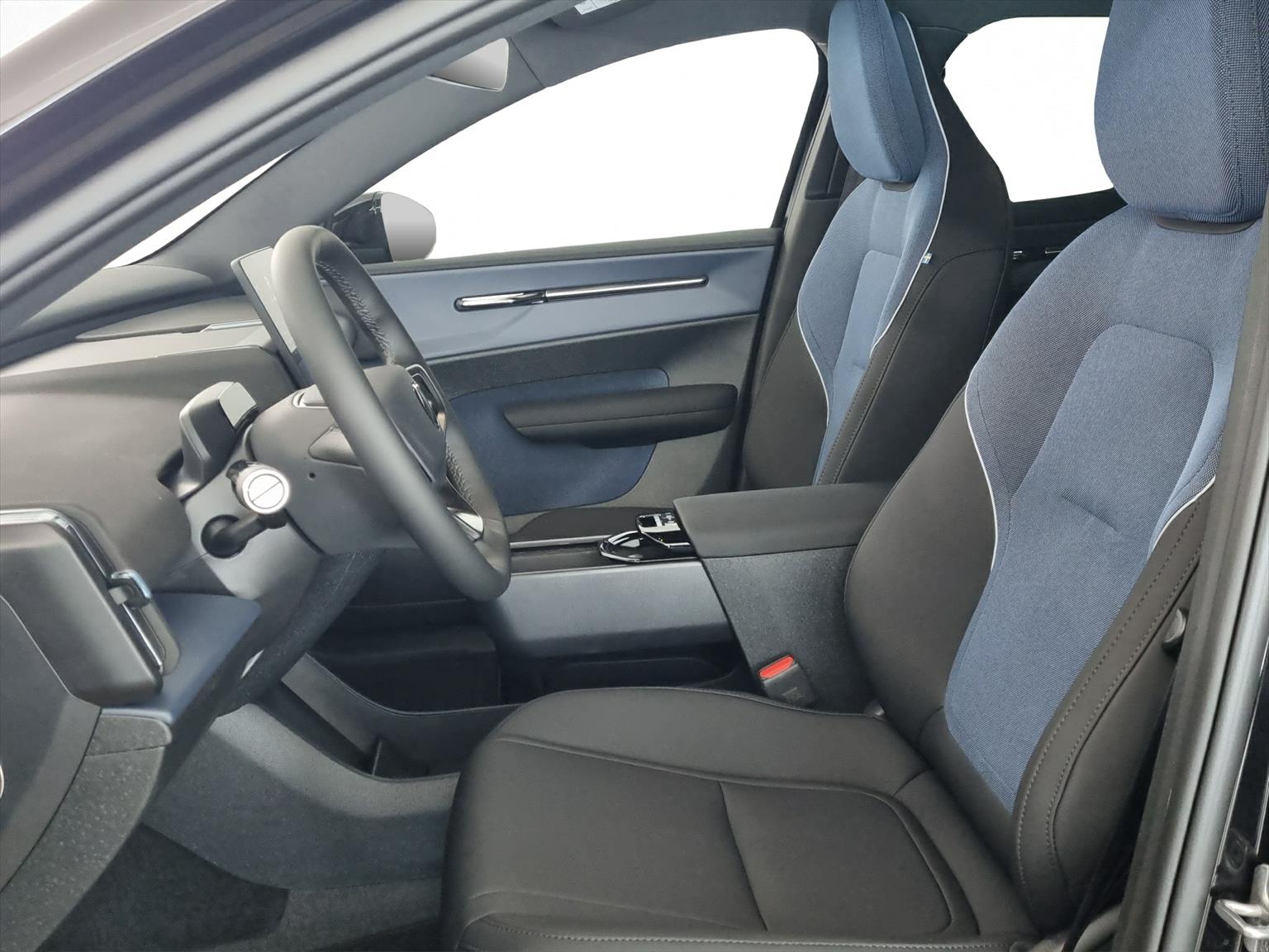 VOLVO EX 30 Twin Motor Performance Plus AWD-image-5