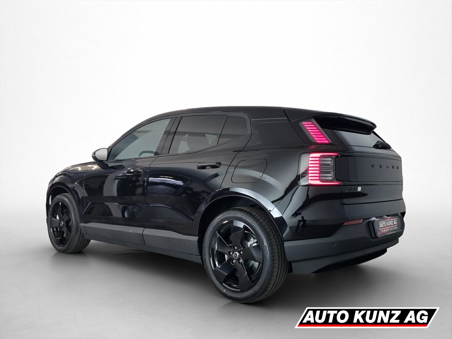 VOLVO EX 30 Twin Motor Performance Plus AWD-image-3