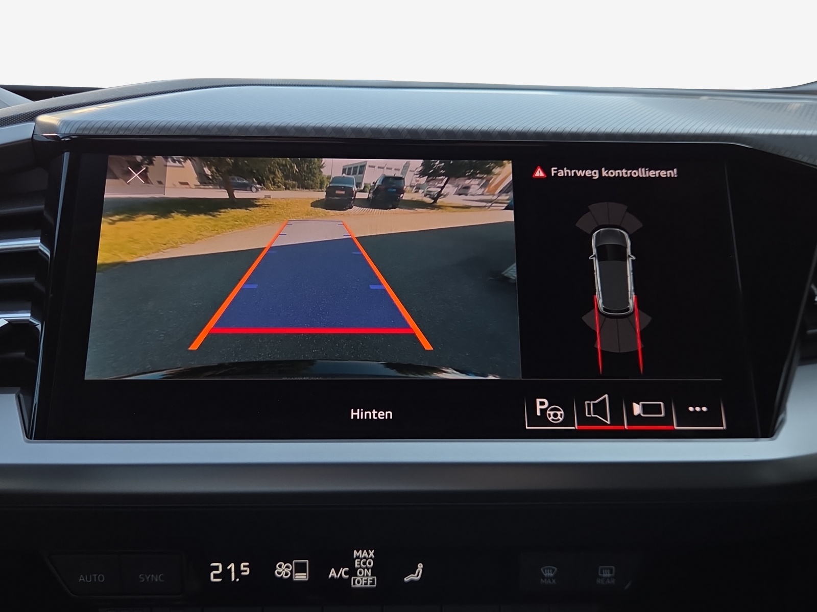 AUDI Q4 e-tron 45 quattro-image-16