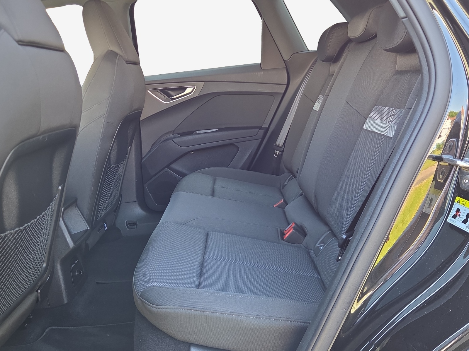 AUDI Q4 e-tron 45 quattro-image-12
