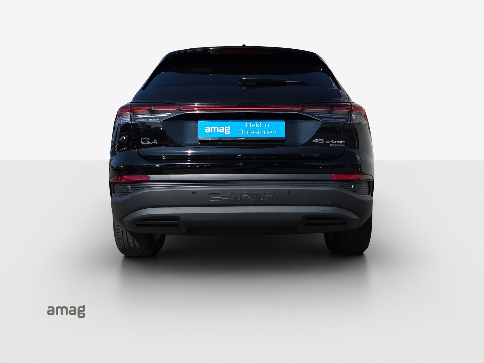 AUDI Q4 e-tron 45 quattro-image-4