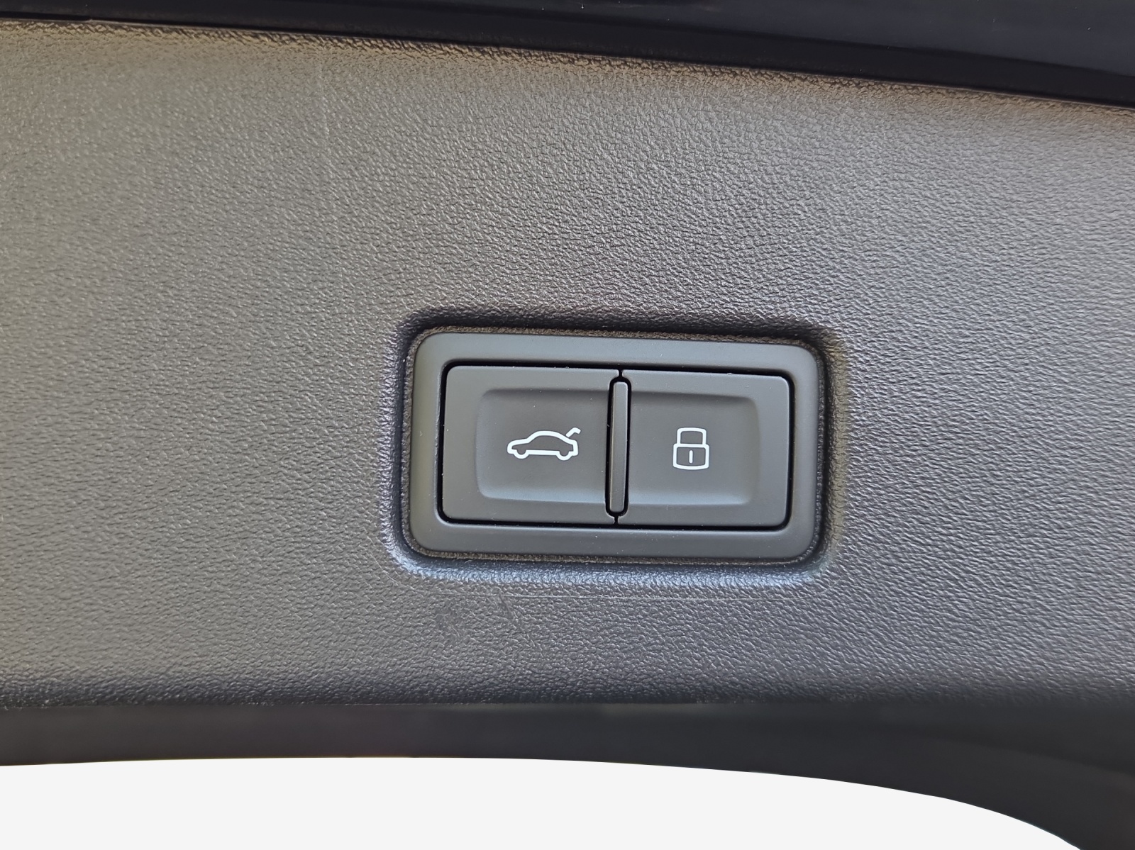 AUDI Q4 e-tron 45 quattro-image-15