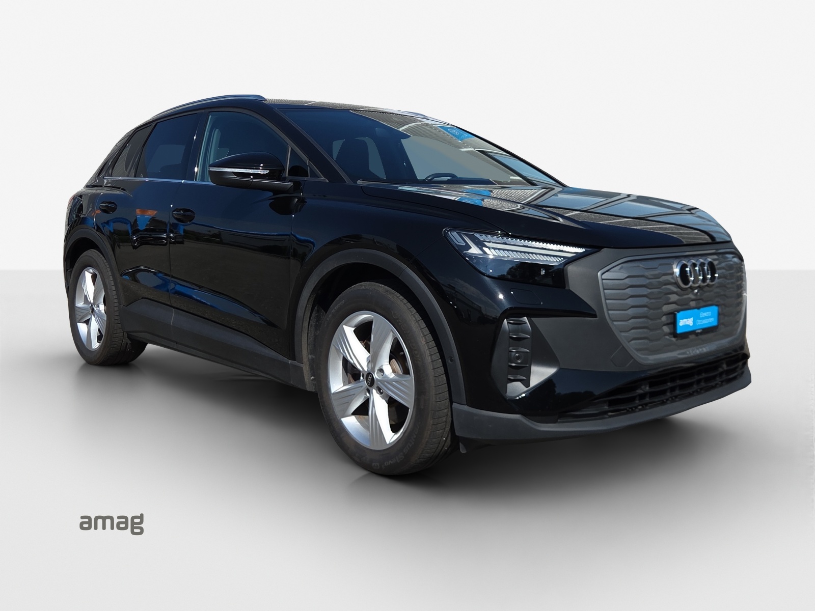 AUDI Q4 e-tron 45 quattro-image-6