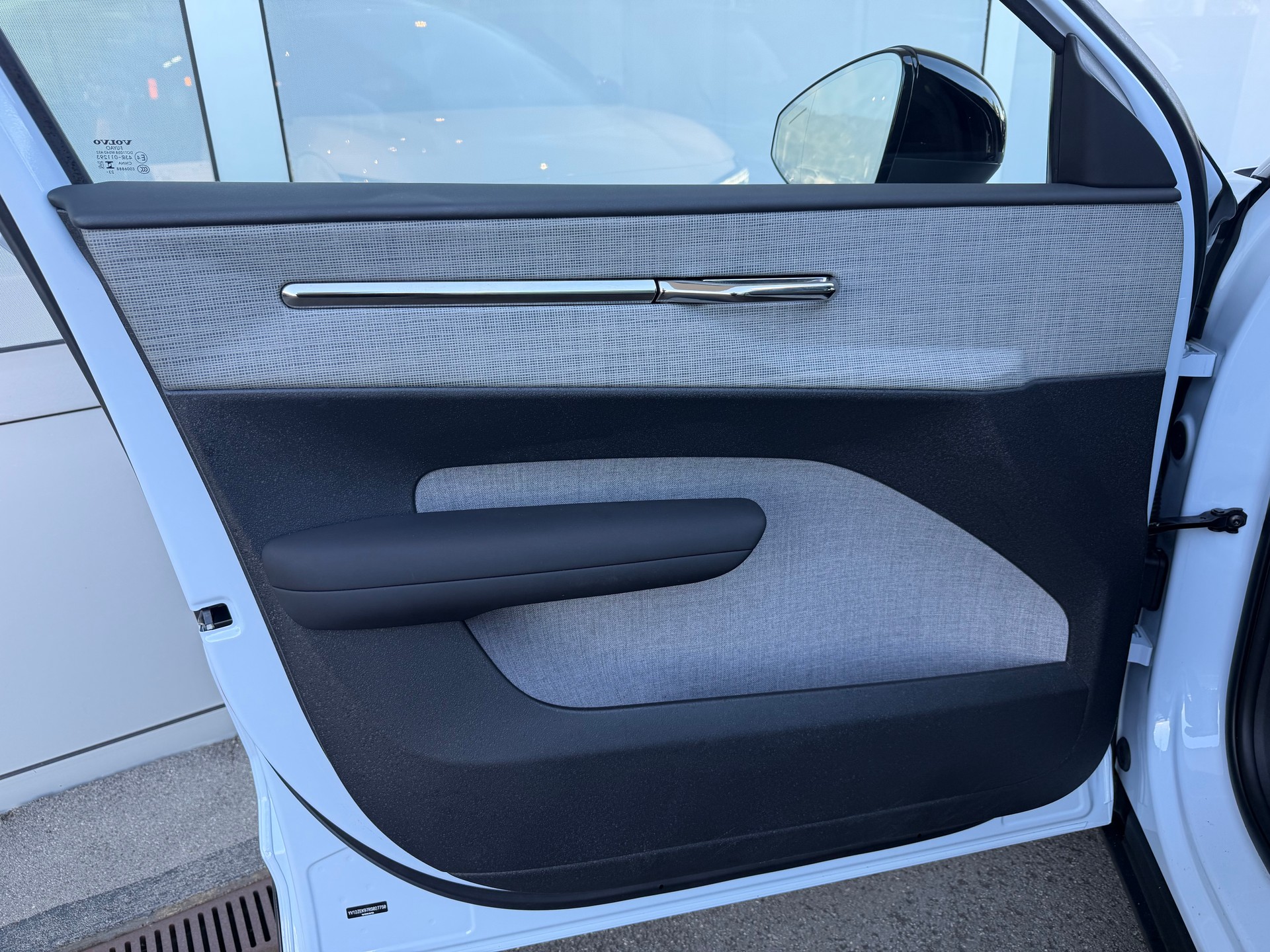 VOLVO EX30 E60 69kWh Twin Ultra-image-10