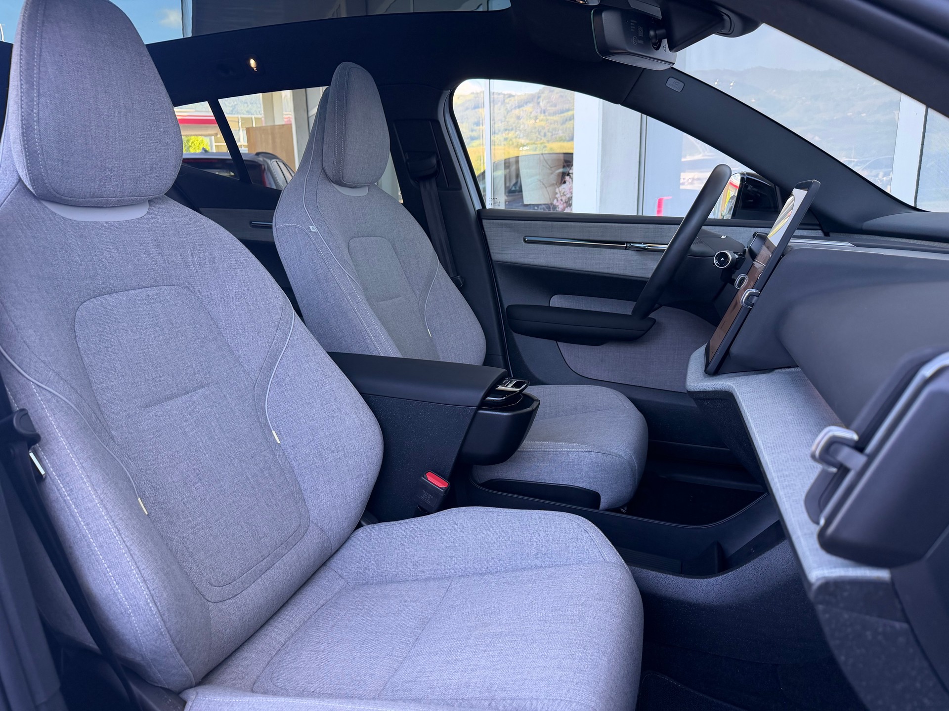 VOLVO EX30 E60 69kWh Twin Ultra-showroom-element-3