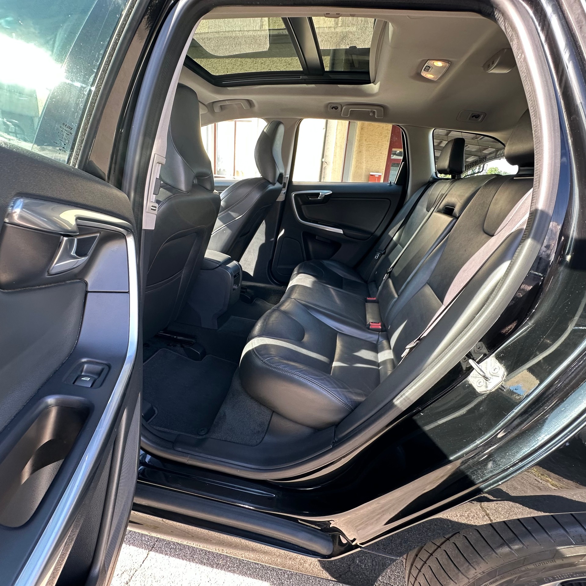VOLVO XC60 D5 AWD Summum Geartronic-image-15