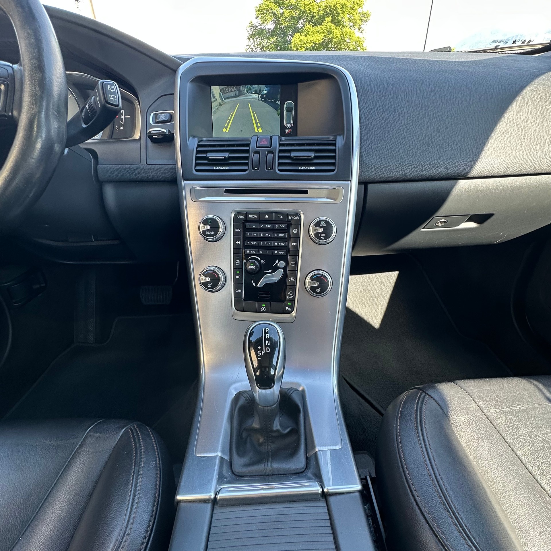 VOLVO XC60 D5 AWD Summum Geartronic-image-11