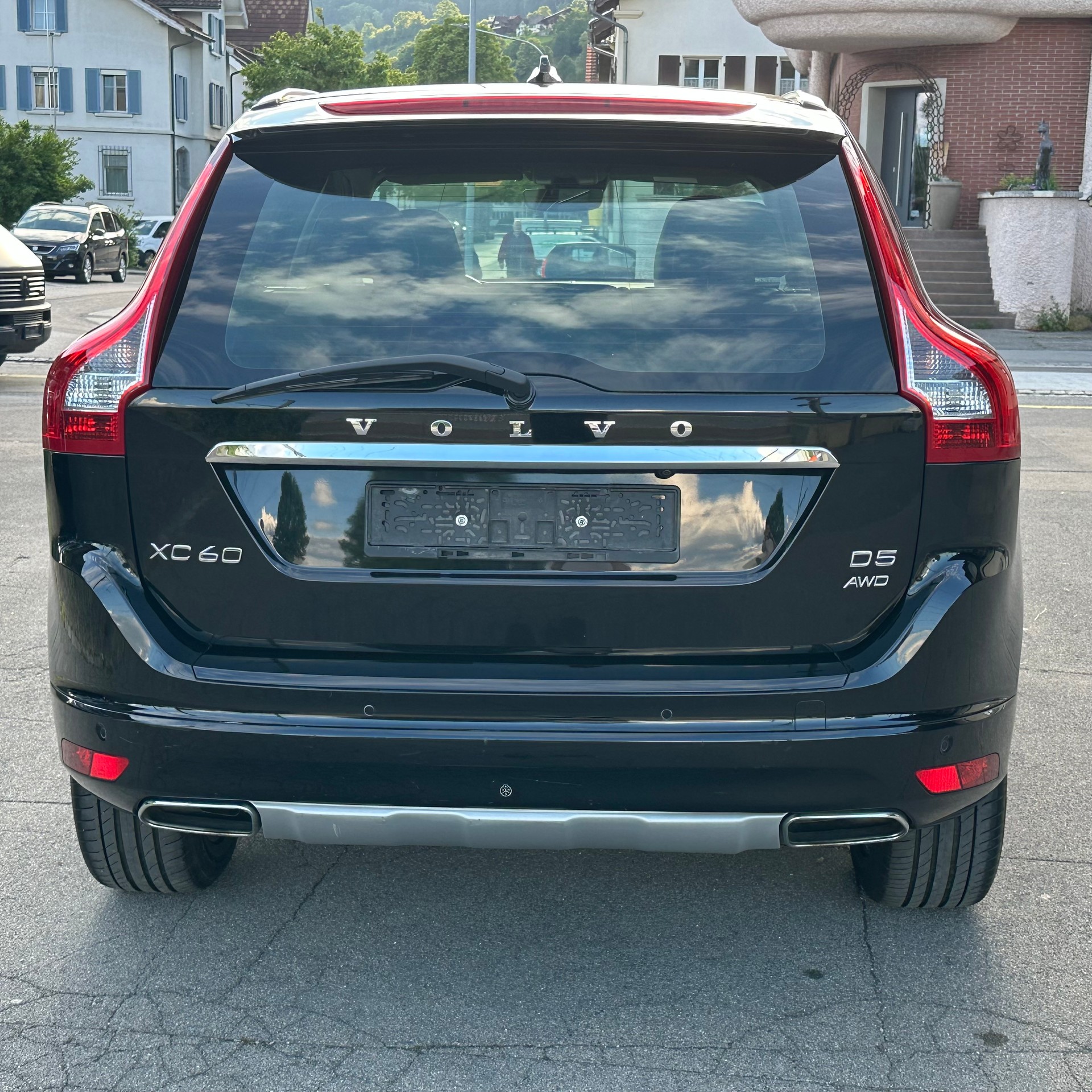 VOLVO XC60 D5 AWD Summum Geartronic-image-3