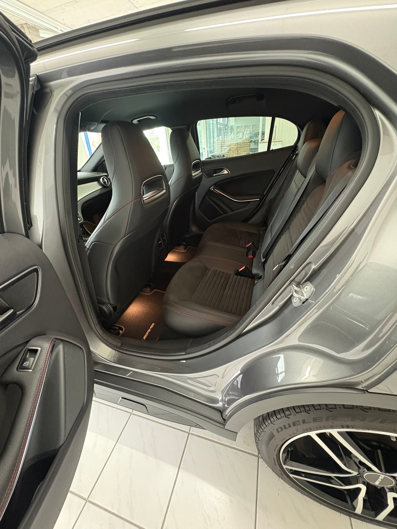 MERCEDES-BENZ GLA 200 AMG Line 7G-DCT-image-9