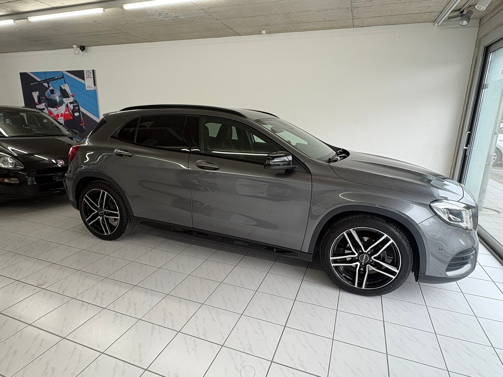 MERCEDES-BENZ GLA 200 AMG Line 7G-DCT-image-1