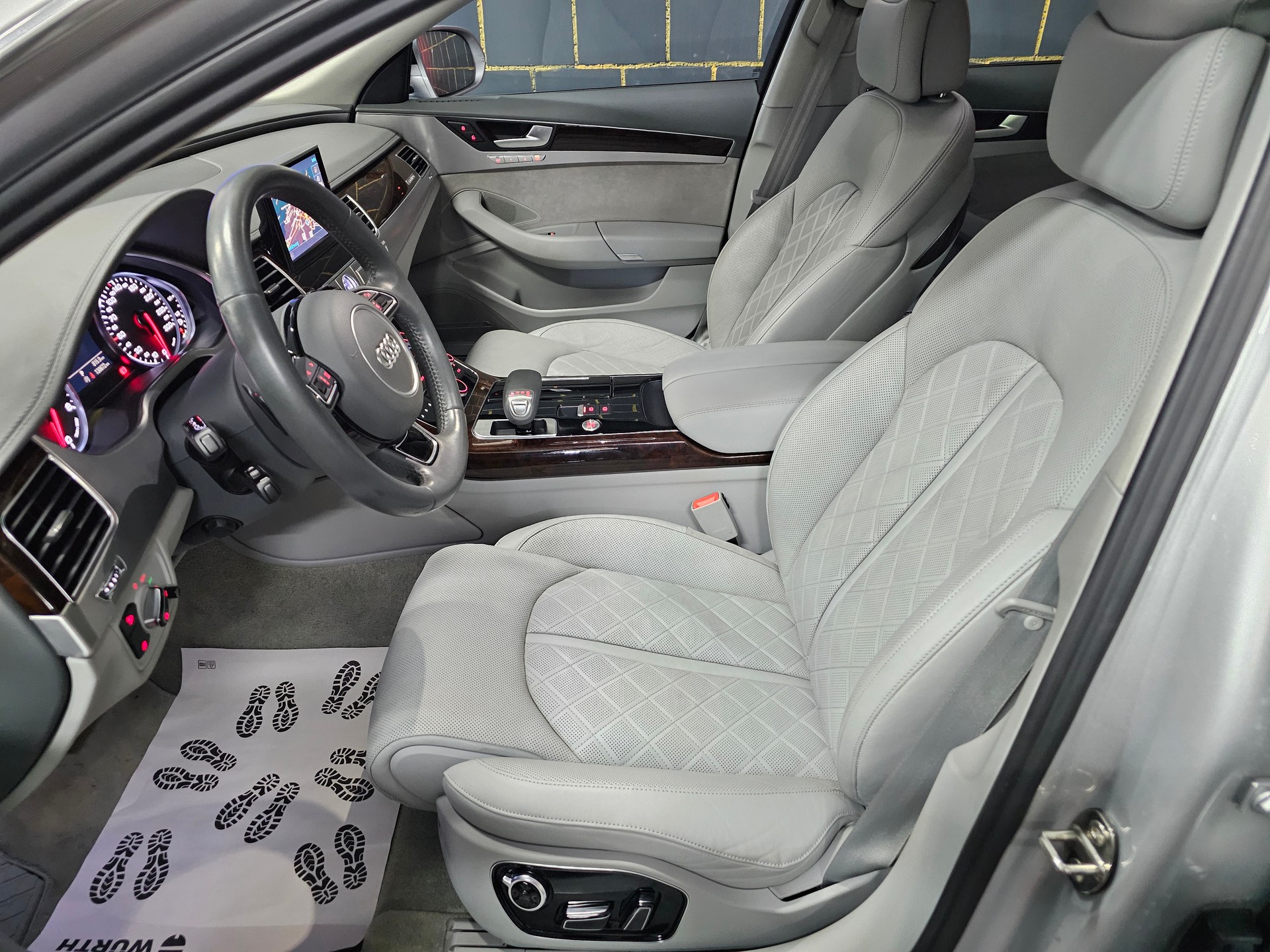 AUDI A8 4.0 TFSI V8 quattro tiptronic-image-10