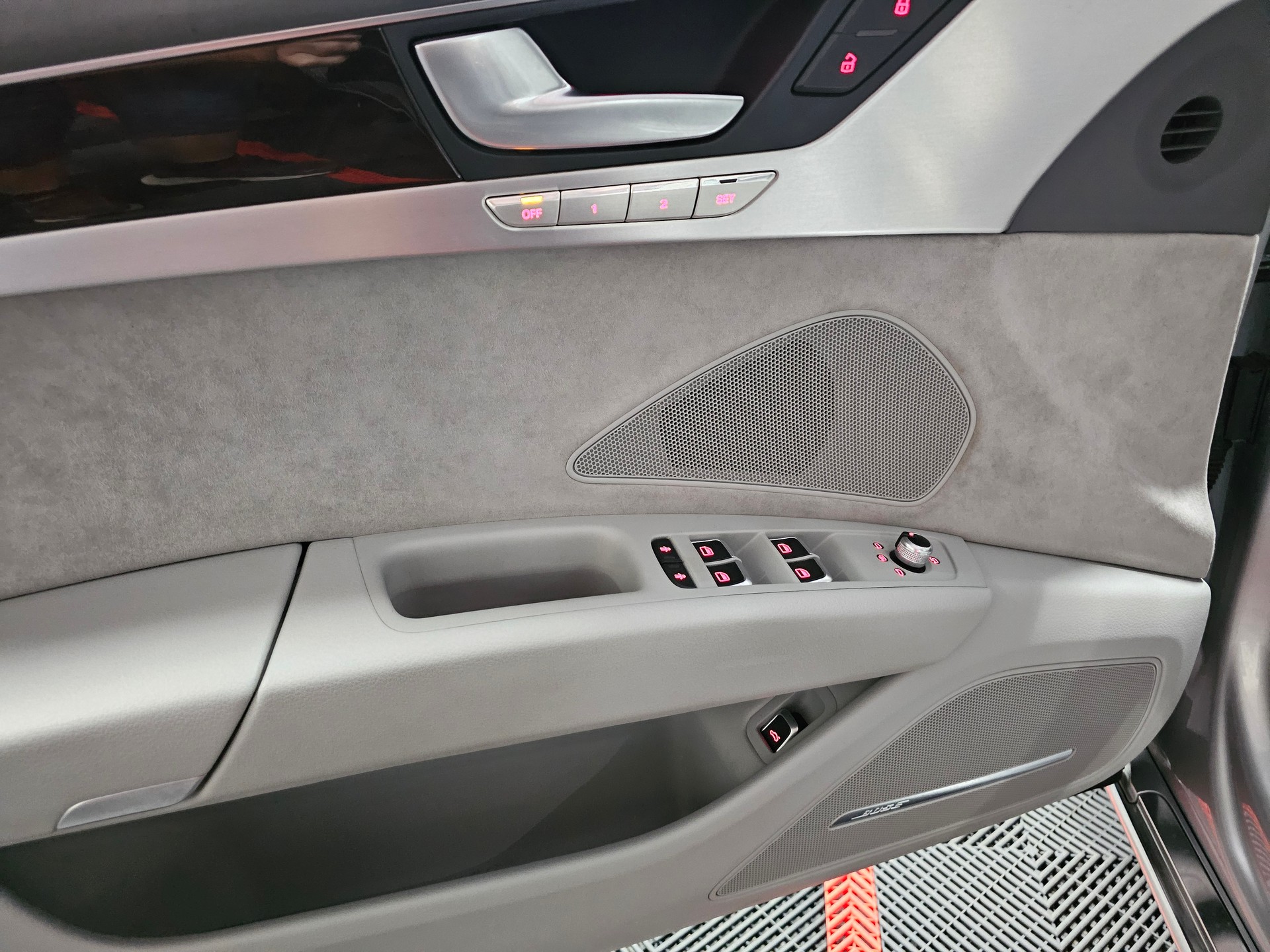 AUDI A8 4.0 TFSI V8 quattro tiptronic-image-14