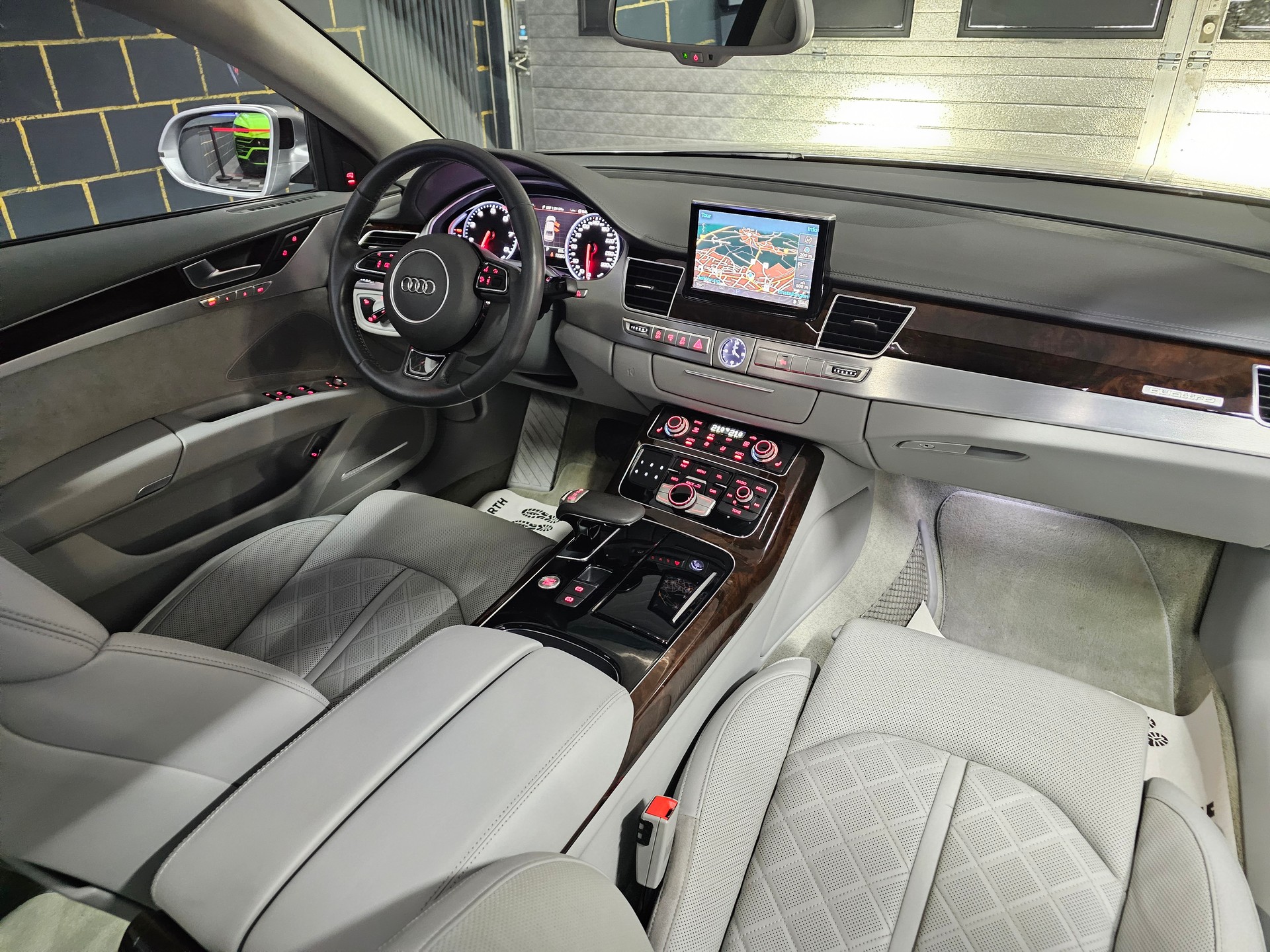 AUDI A8 4.0 TFSI V8 quattro tiptronic-image-8