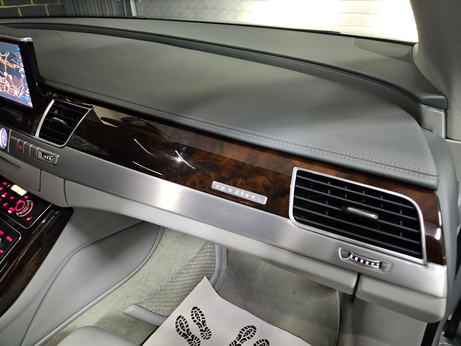 AUDI A8 4.0 TFSI V8 quattro tiptronic-image-15