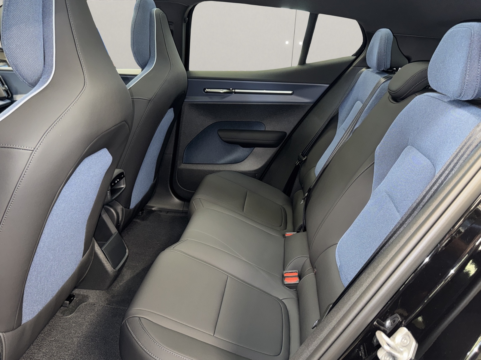 VOLVO EX30 E60 Twin Ultra Performance AWD-image-11