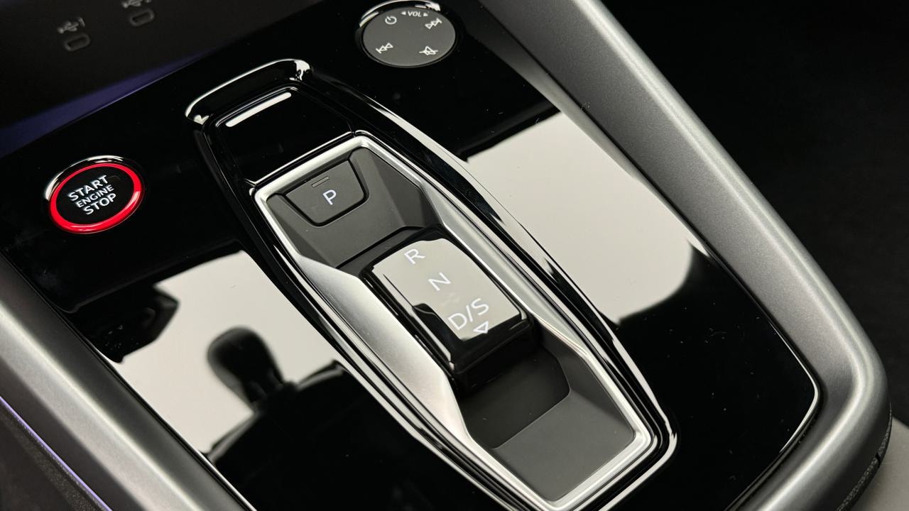 AUDI RS3 Sportback 2.5 TSI quattro S-tronic-image-10