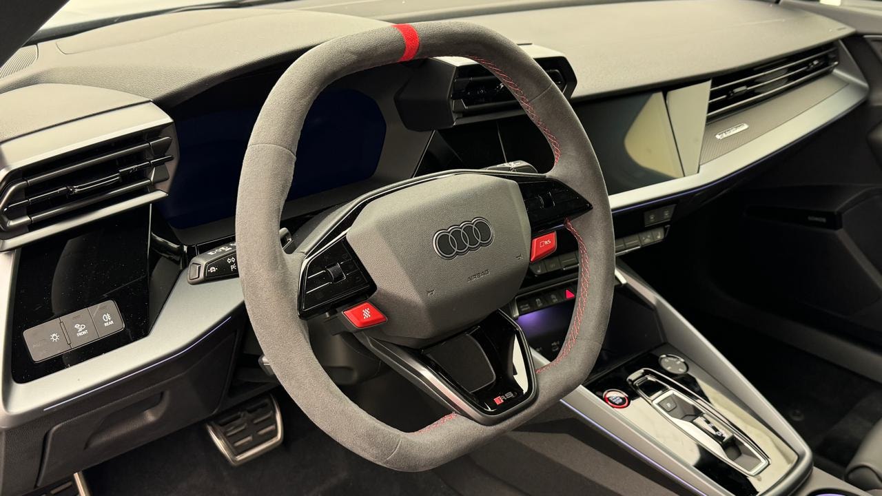 AUDI RS3 Sportback 2.5 TSI quattro S-tronic-image-6