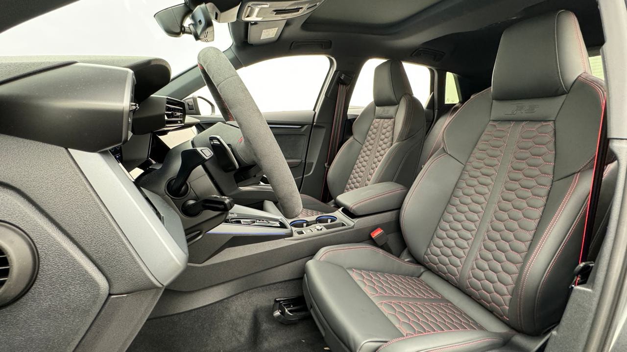 AUDI RS3 Sportback 2.5 TSI quattro S-tronic-image-4