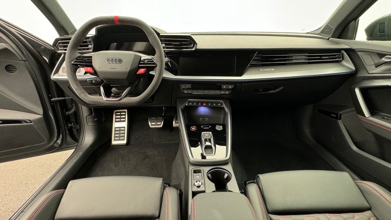 AUDI RS3 Sportback 2.5 TSI quattro S-tronic-image-5