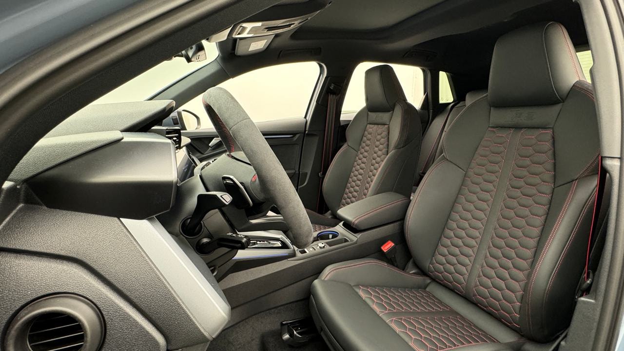 AUDI RS3 Sportback 2.5 TSI quattro S-tronic-image-4