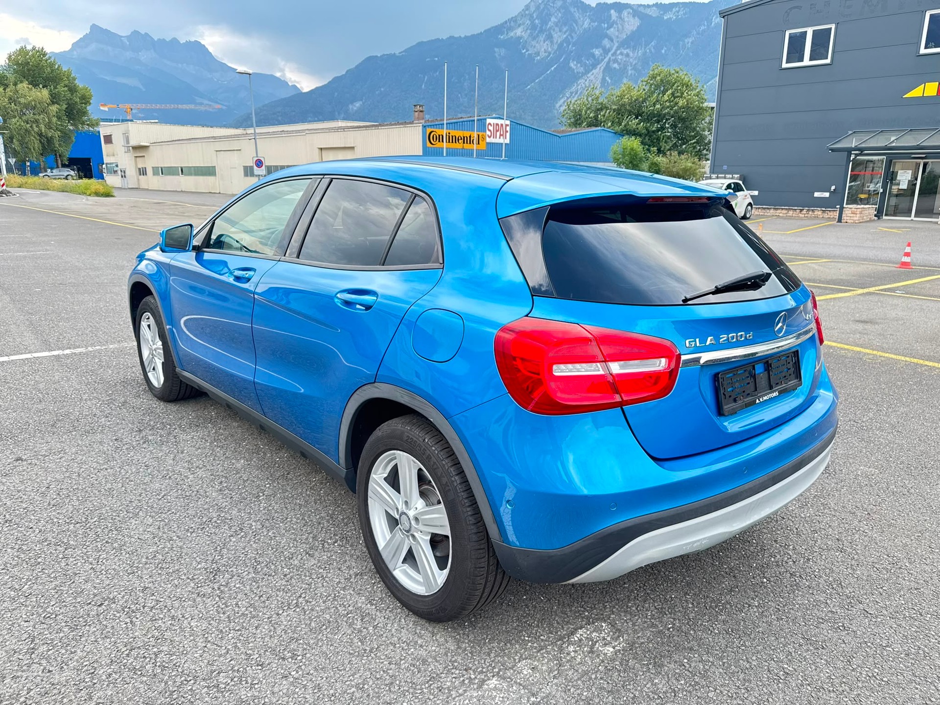 MERCEDES-BENZ GLA 200 CDI Swiss Star Edition Urban 4Matic 7G-DCT-image-4
