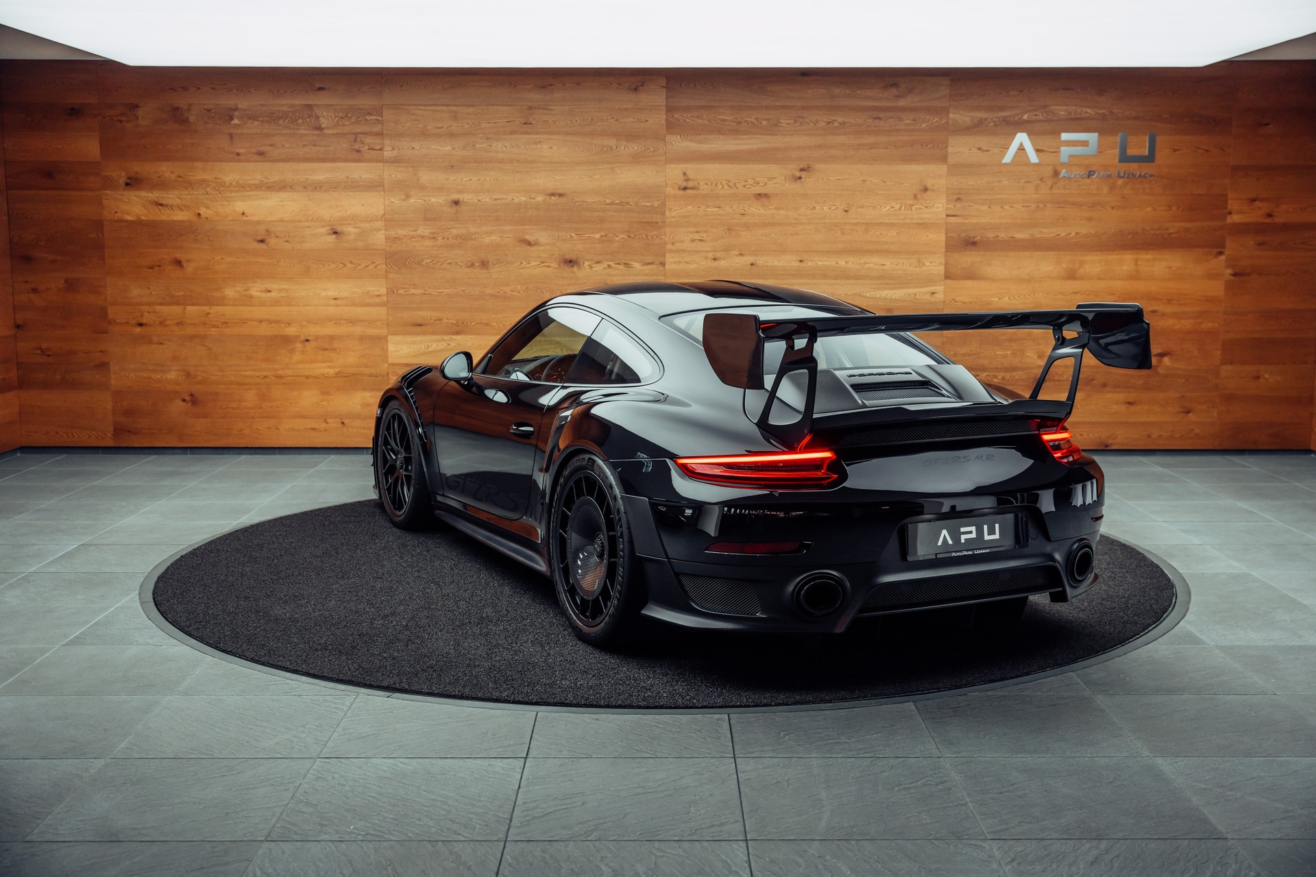 PORSCHE 911 GT2 RS MR Weissach-image-2