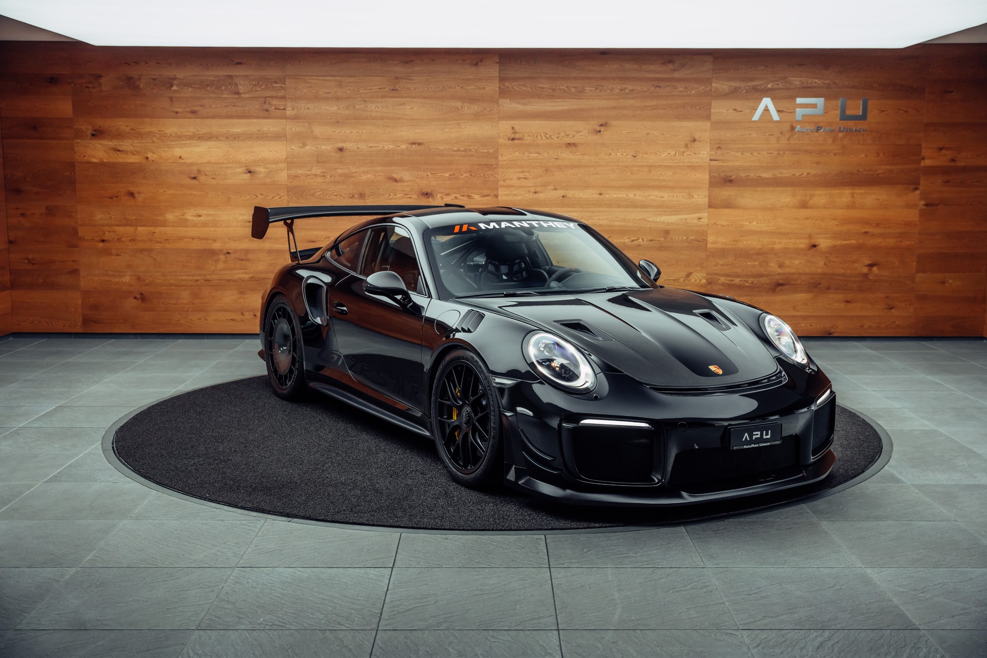 PORSCHE 911 GT2 RS MR Weissach-image-0