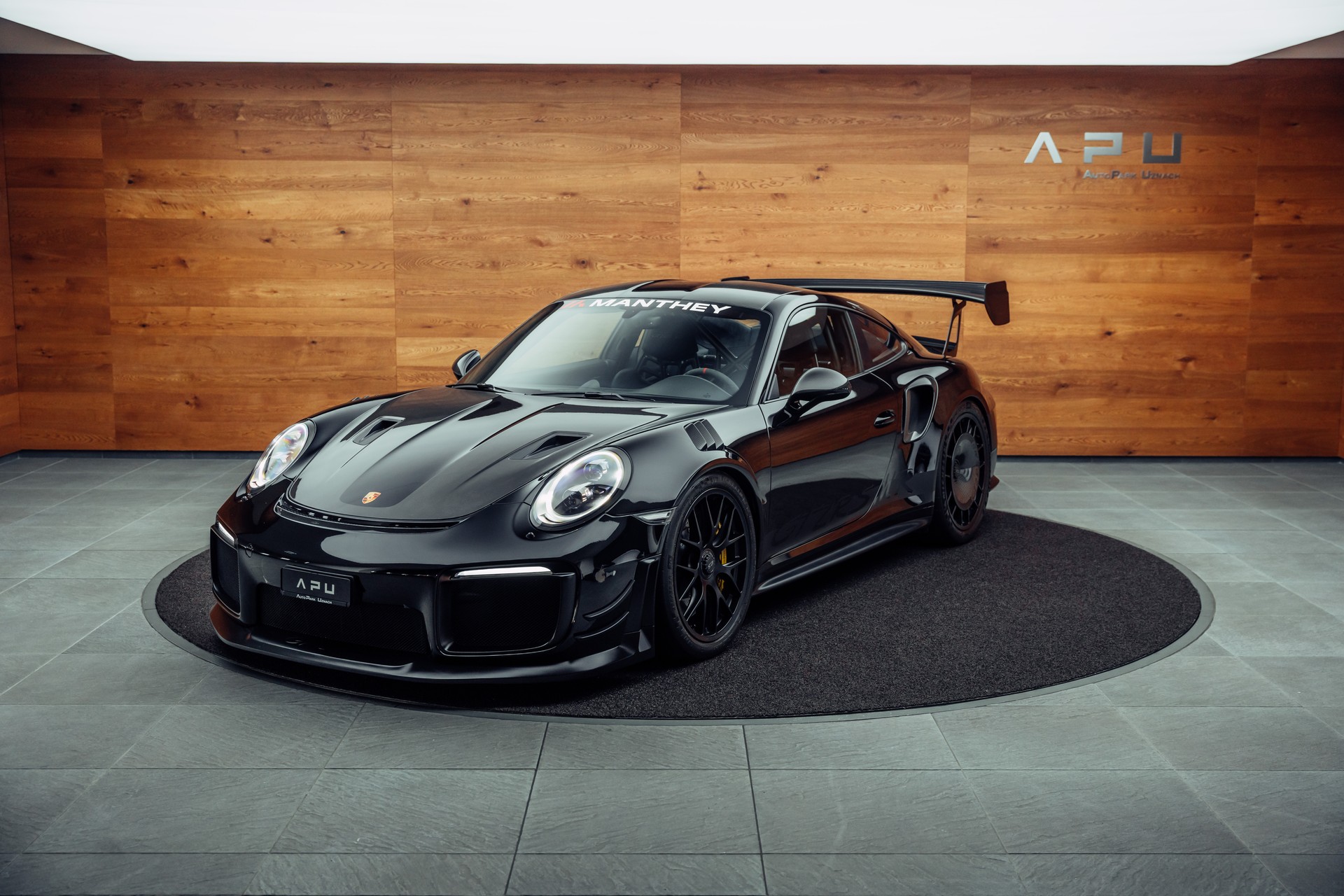 PORSCHE 911 GT2 RS MR Weissach-image-3