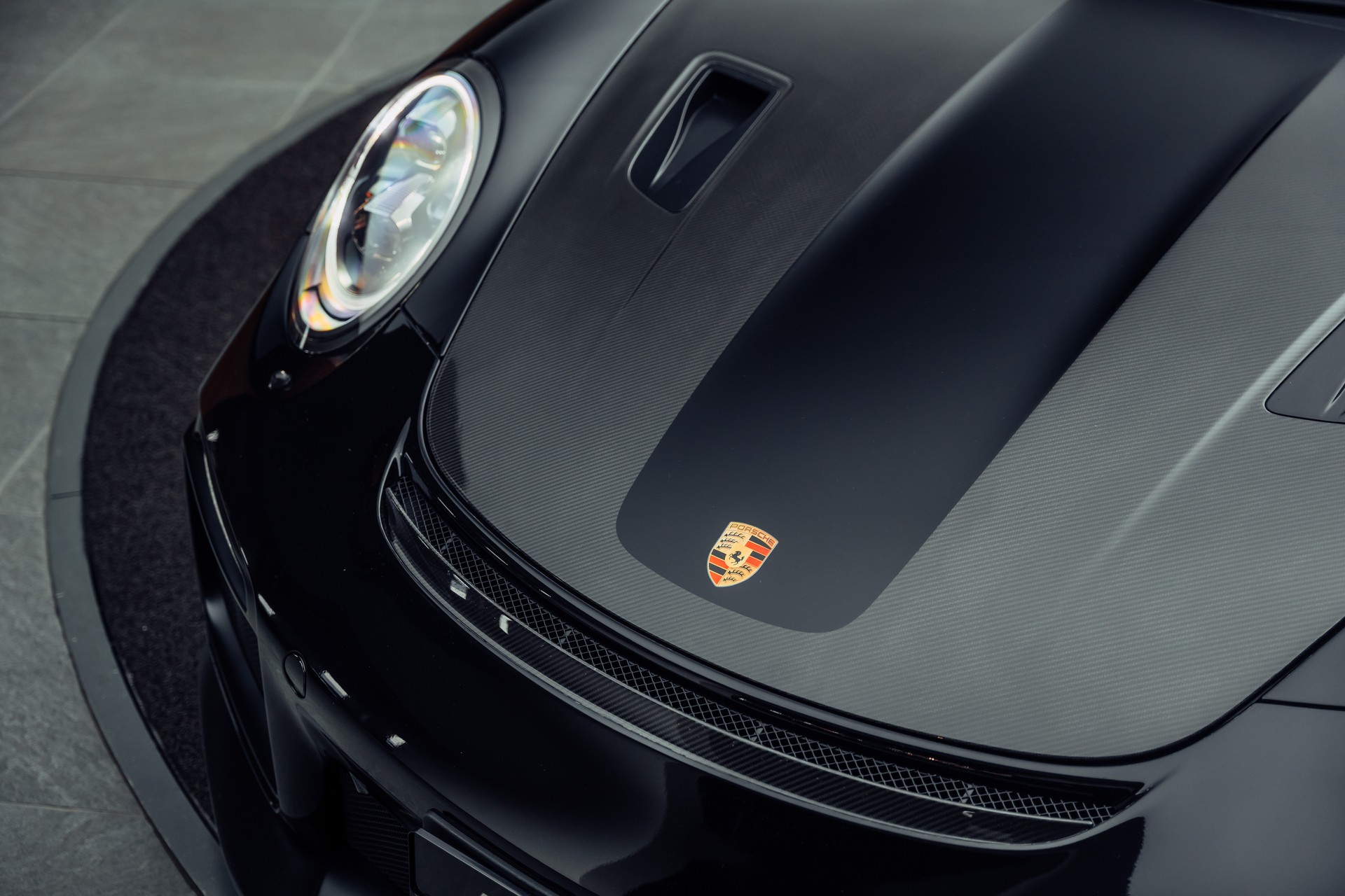 PORSCHE 911 GT2 RS MR Weissach-image-19